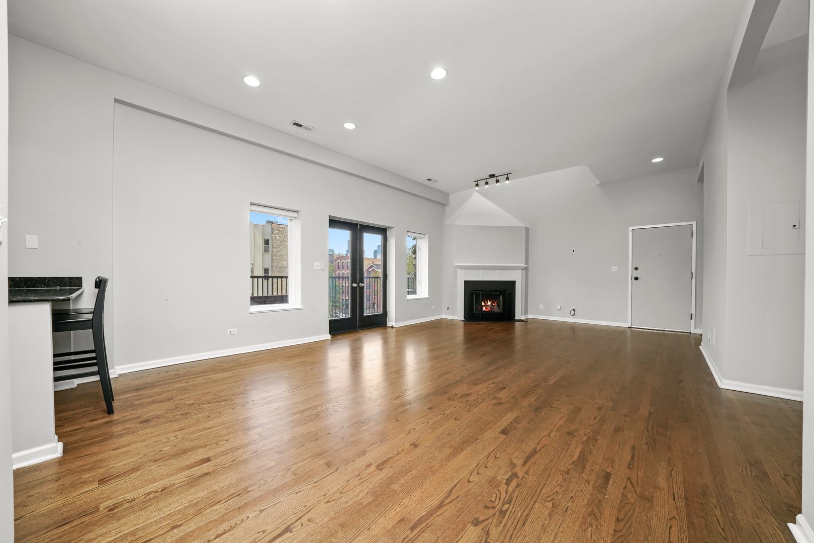 1432 W Erie Street Unit: 3R