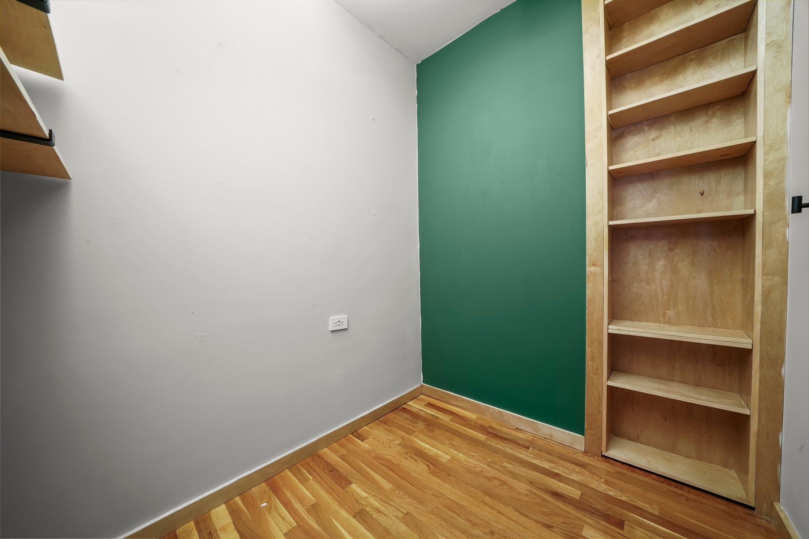 1432 W Erie Street Unit: 3R