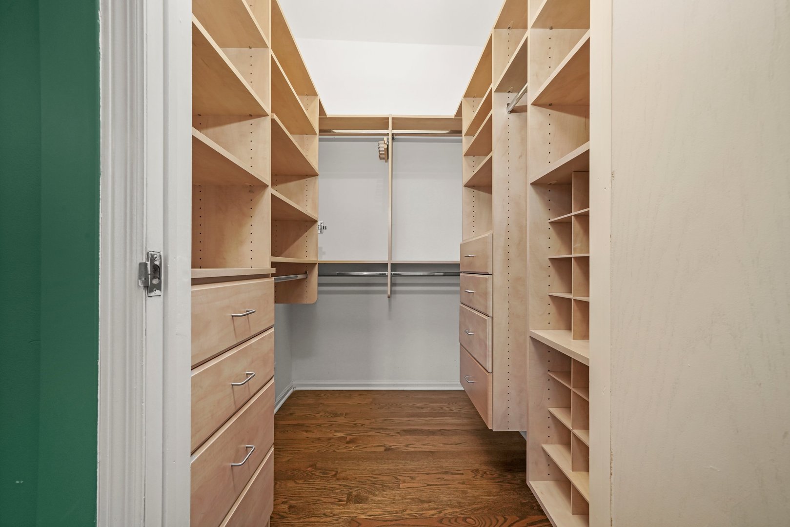 1432 W Erie Street Unit: 3R