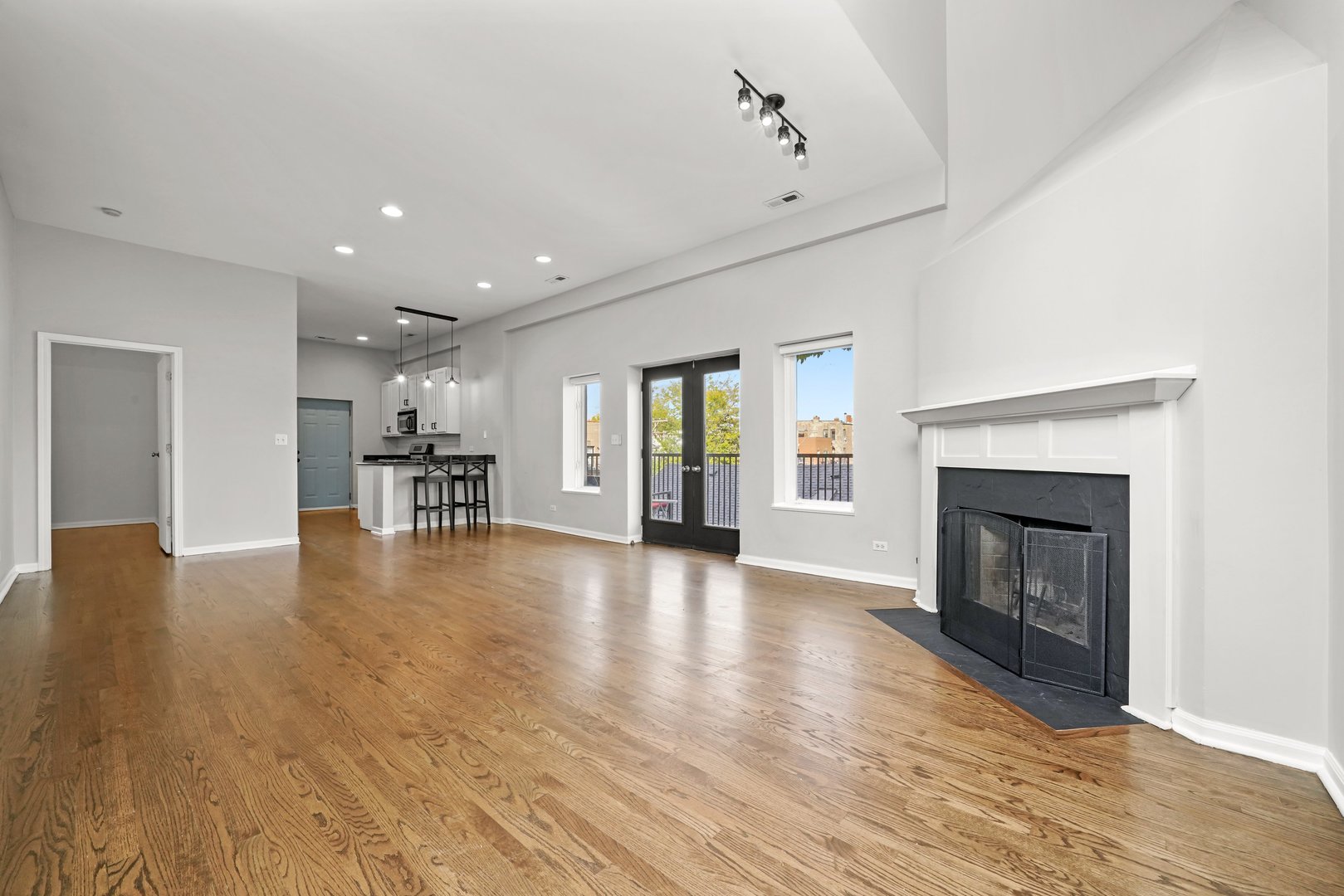 1432 W Erie Street Unit: 3R