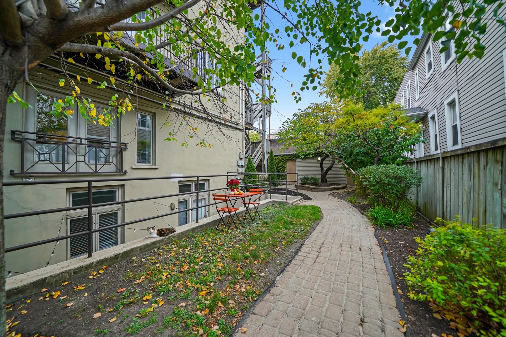 1432 W Erie Street Unit: 3R