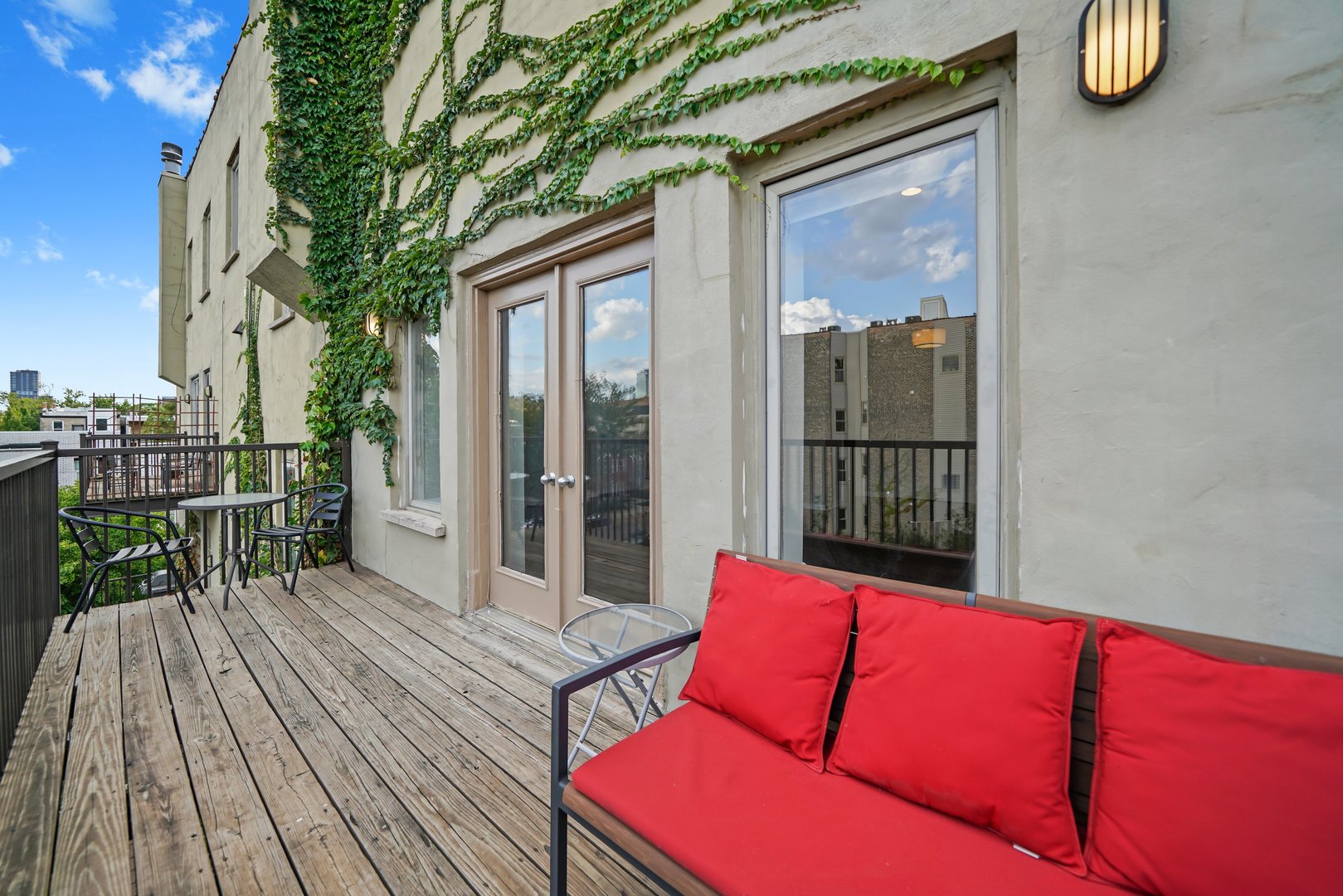 1432 W Erie Street Unit: 3R