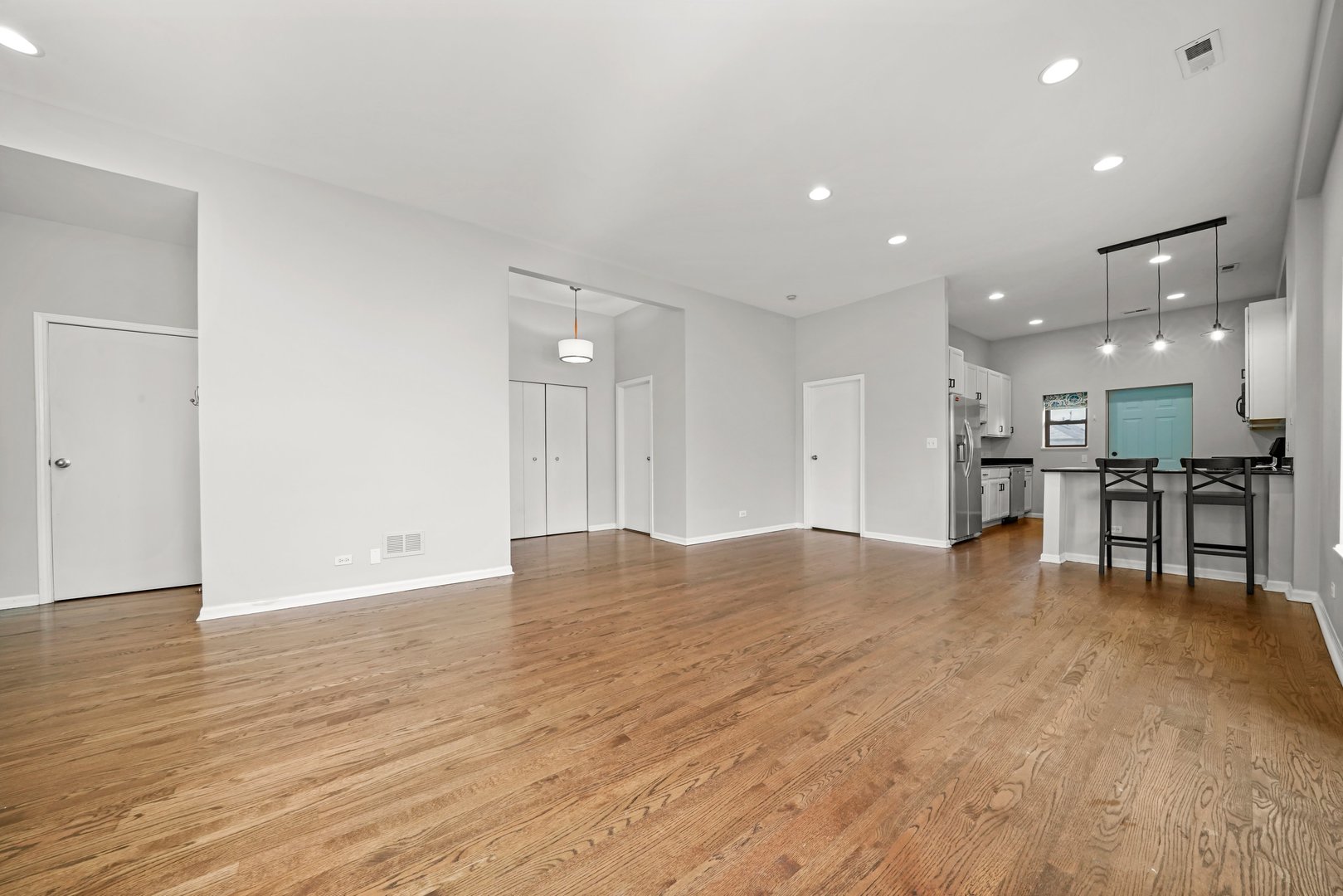 1432 W Erie Street Unit: 3R