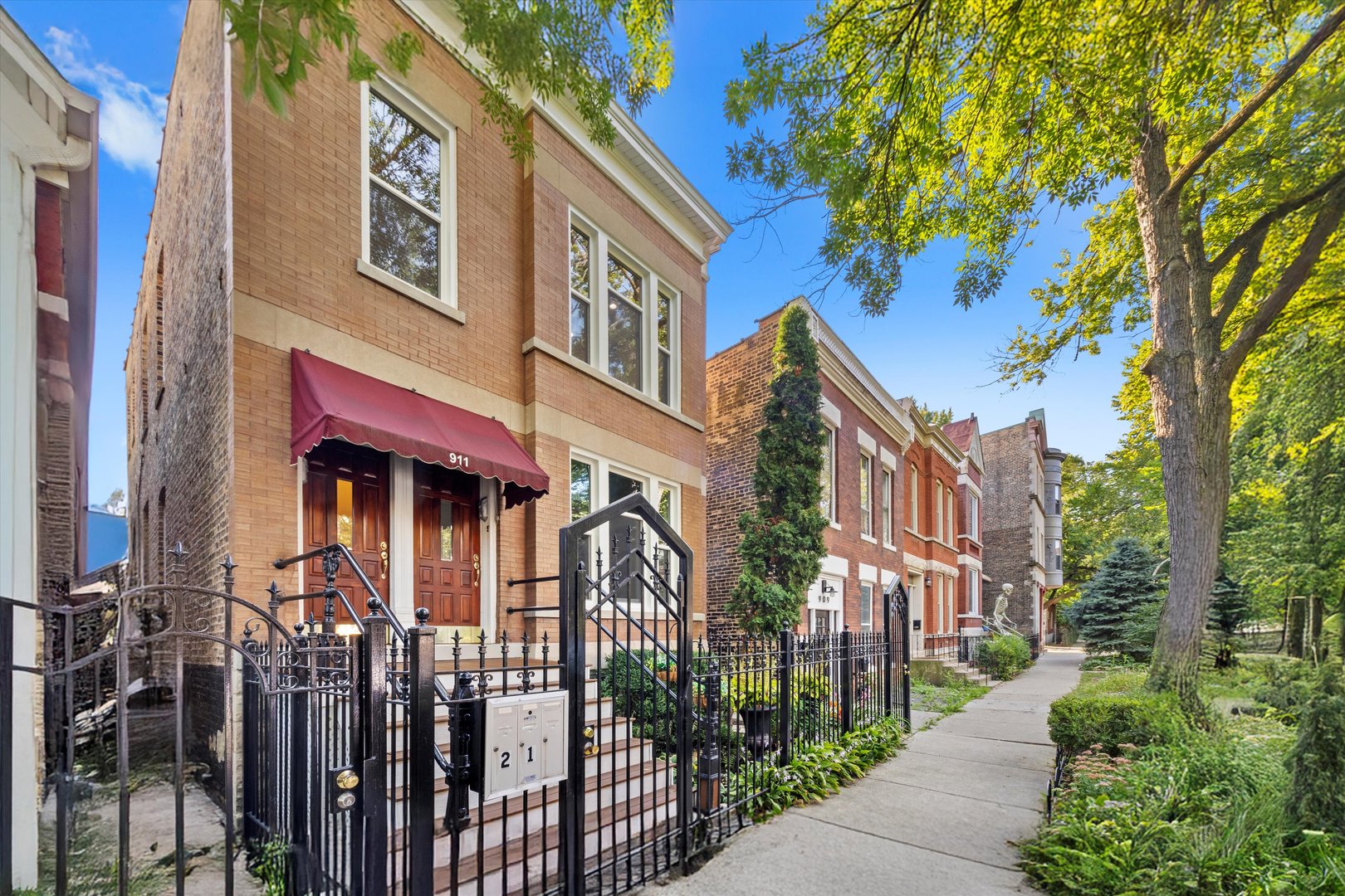 911 N Fairfield Avenue Unit: 2