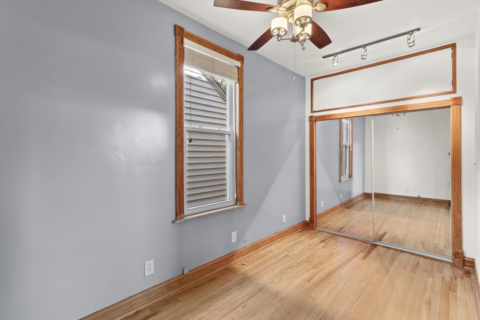 911 N Fairfield Avenue Unit: 2