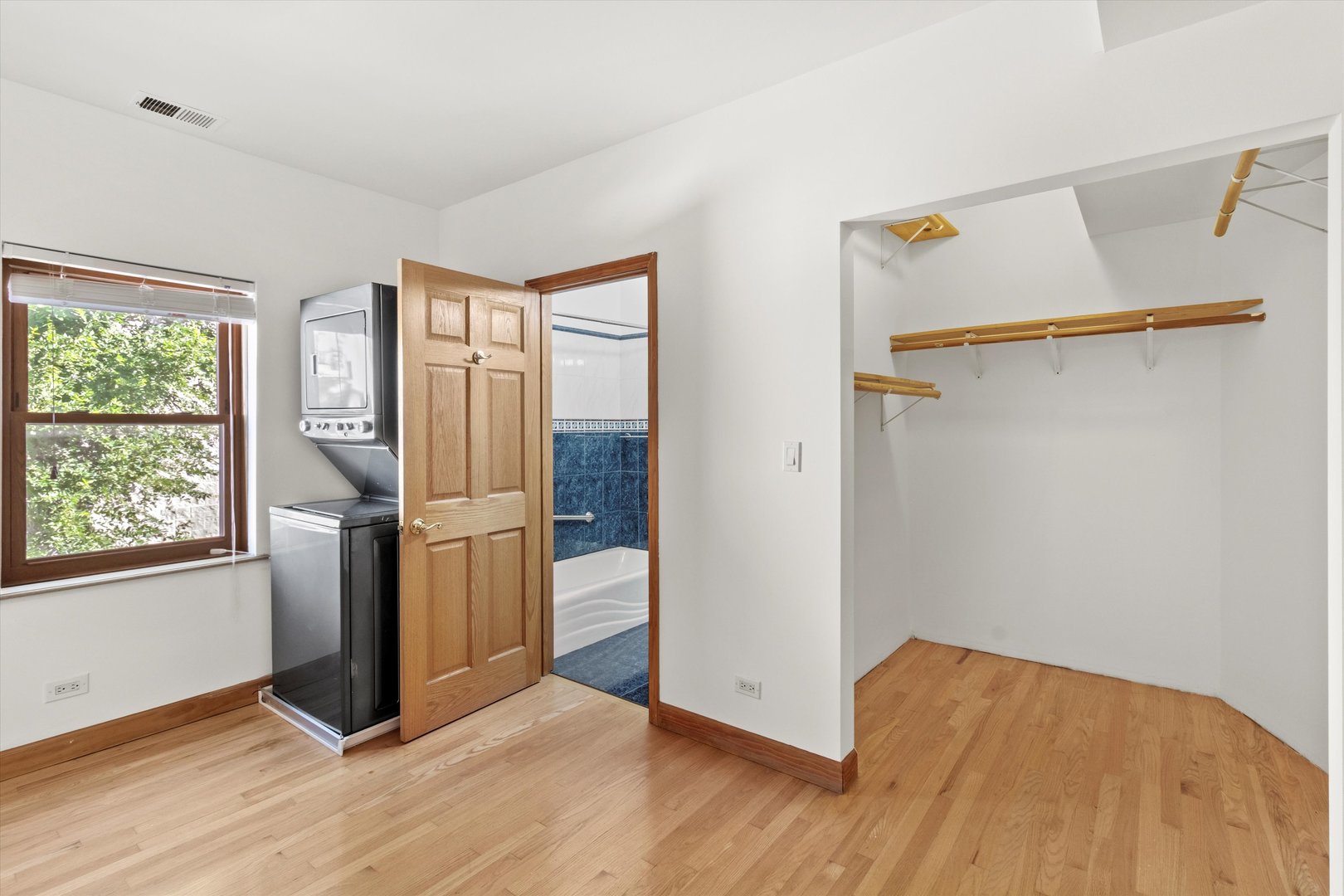 911 N Fairfield Avenue Unit: 2