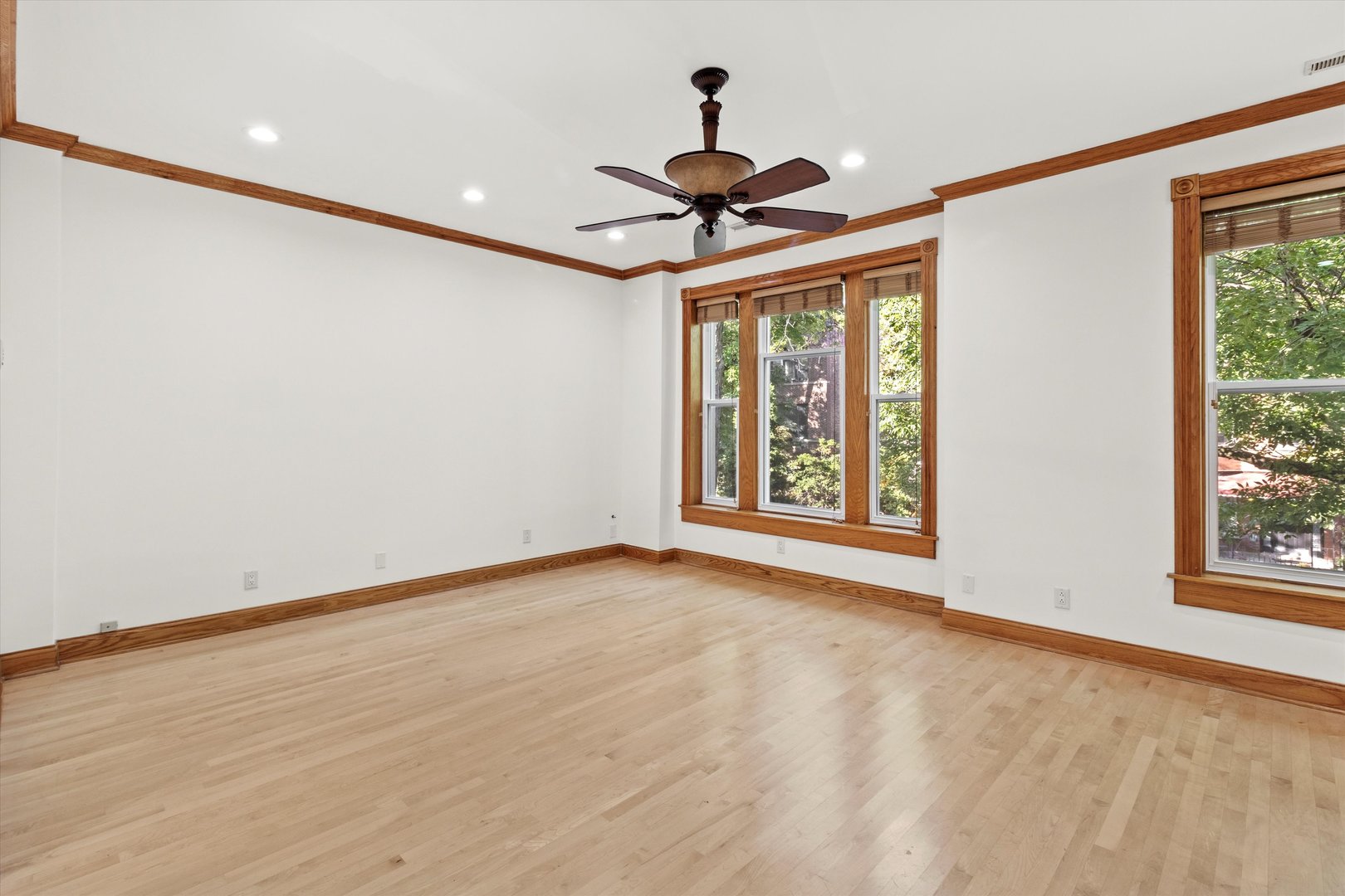 911 N Fairfield Avenue Unit: 2