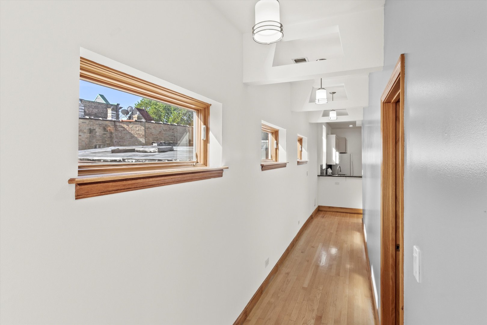 911 N Fairfield Avenue Unit: 2