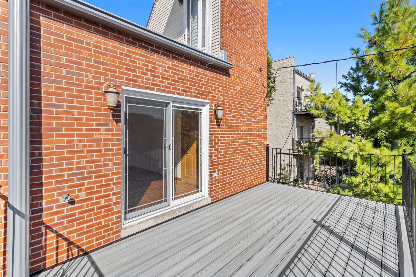 911 N Fairfield Avenue Unit: 2