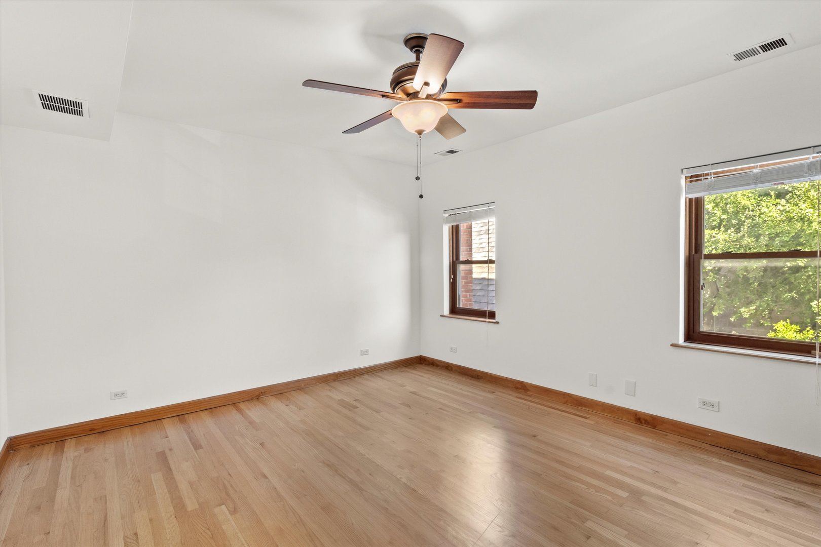 911 N Fairfield Avenue Unit: 2