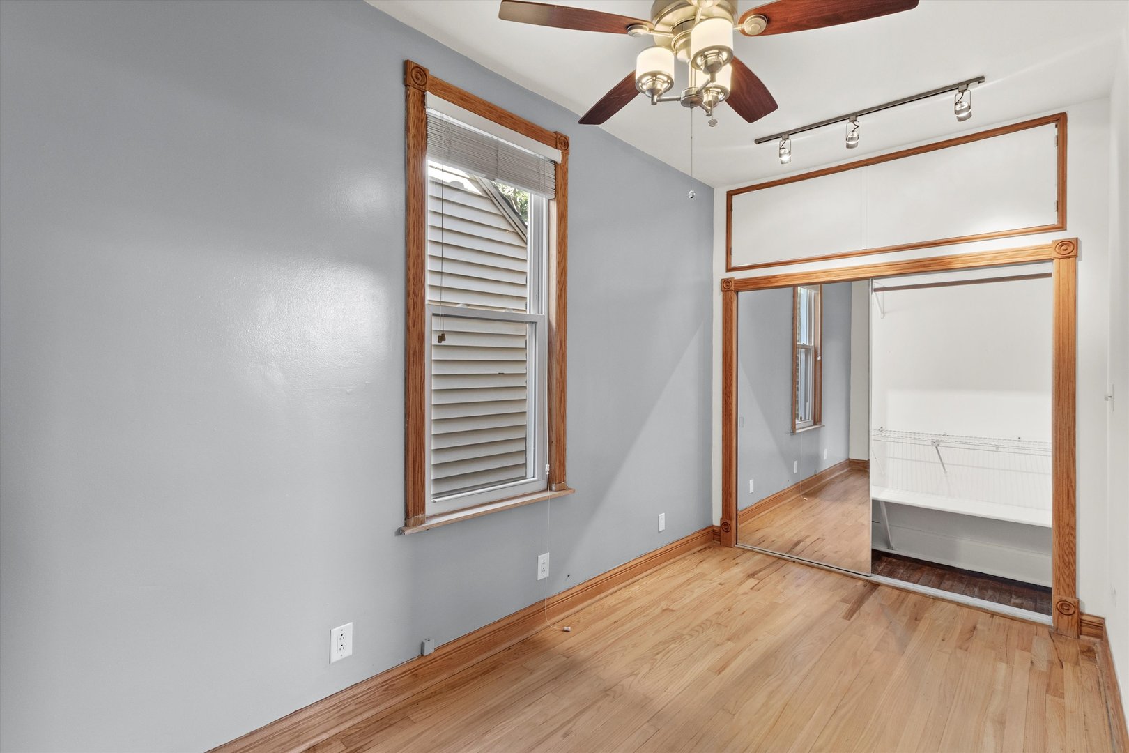 911 N Fairfield Avenue Unit: 2