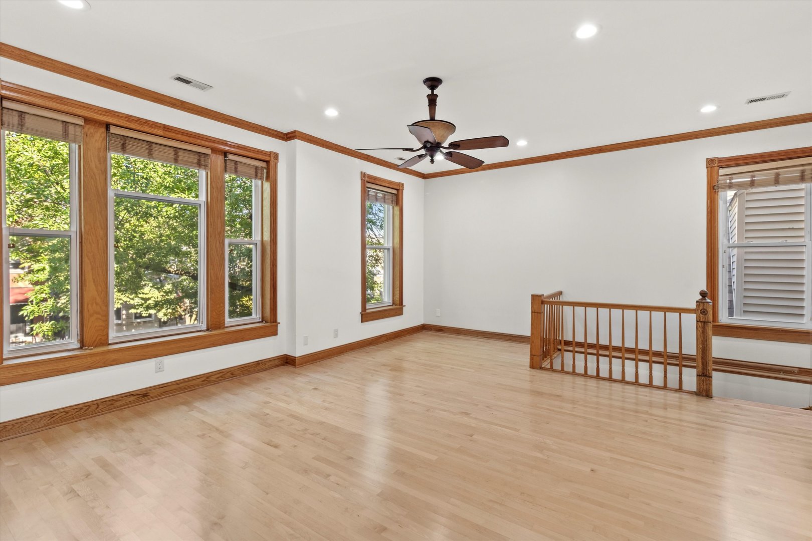 911 N Fairfield Avenue Unit: 2