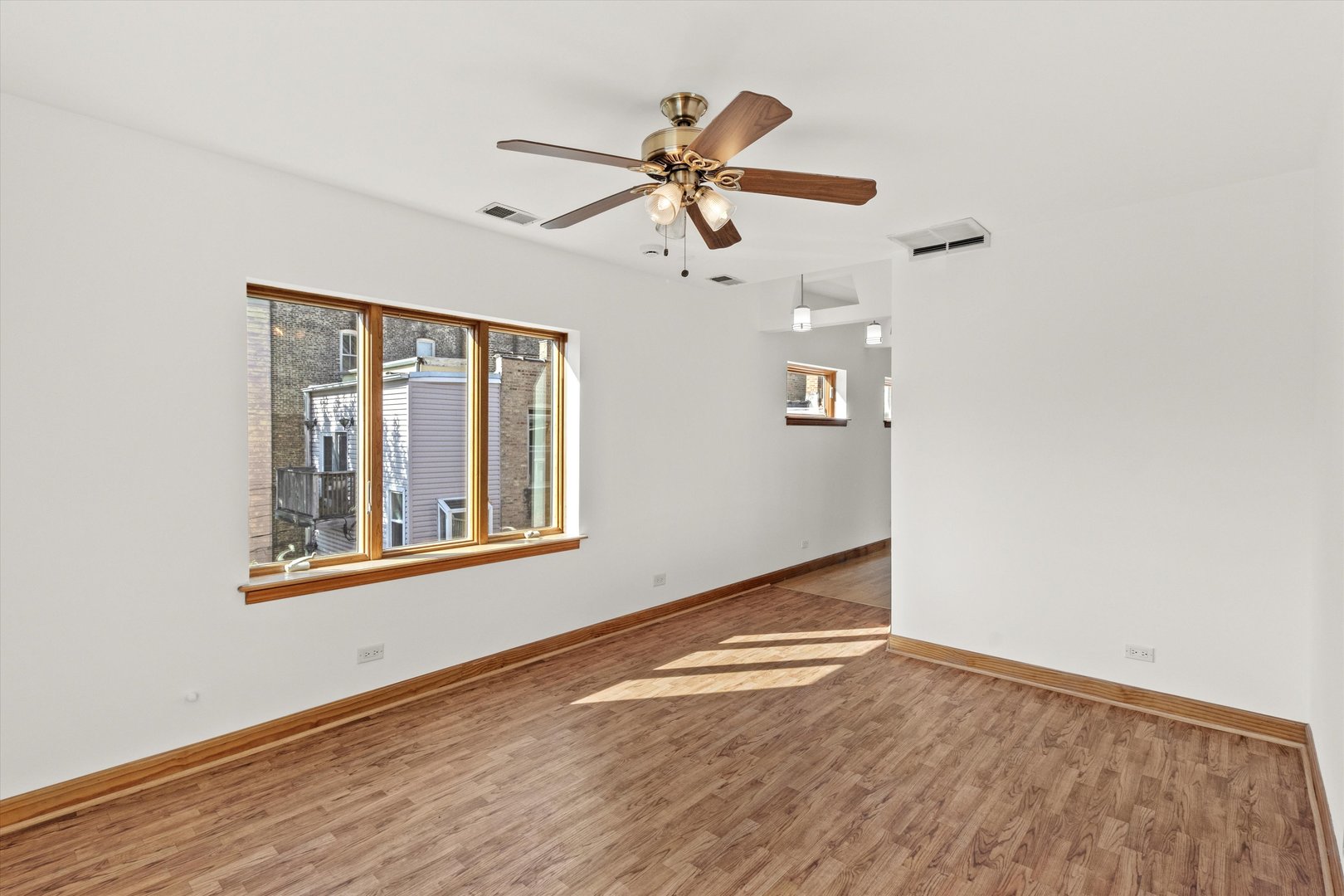 911 N Fairfield Avenue Unit: 2