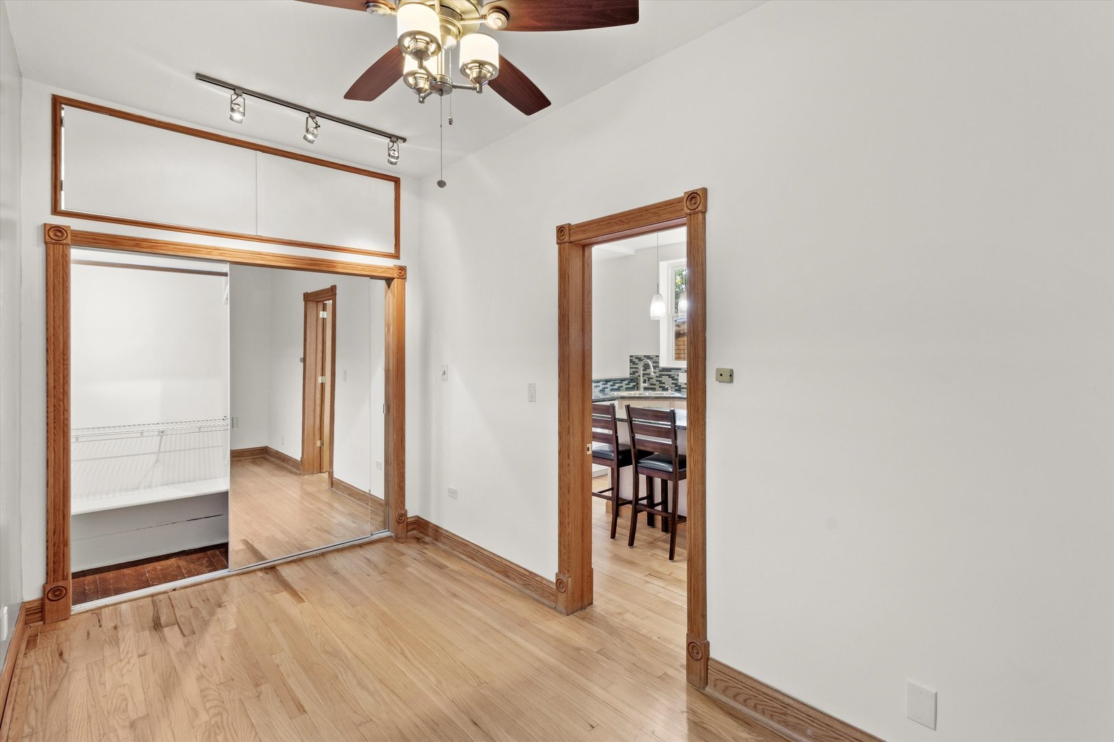 911 N Fairfield Avenue Unit: 2