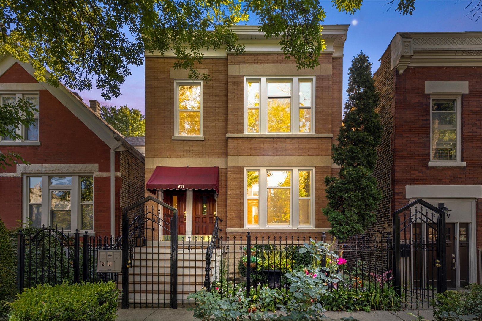 911 N Fairfield Avenue Unit: 2