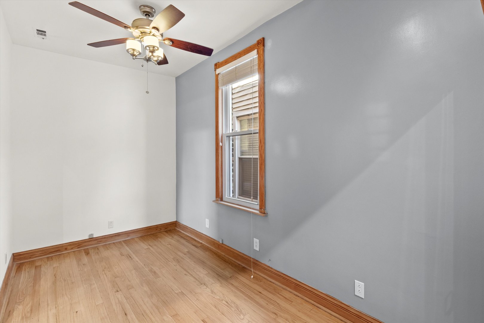 911 N Fairfield Avenue Unit: 2