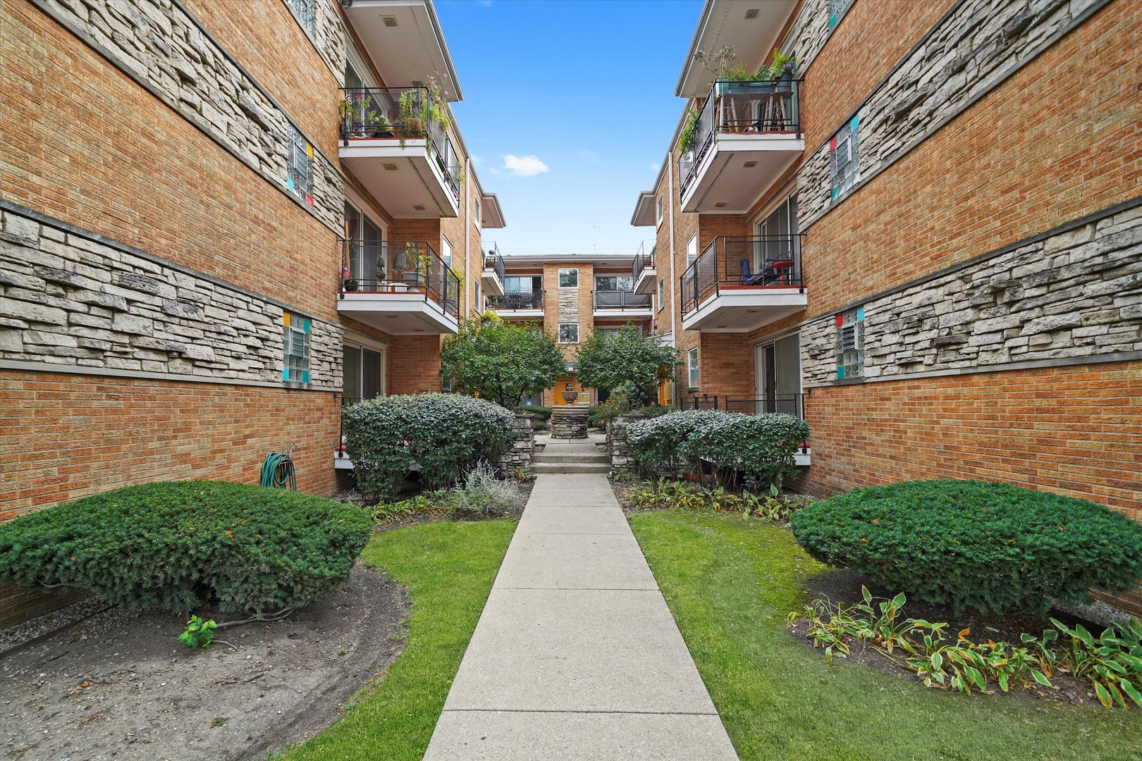 4337 N Kedvale Avenue Unit: 2E