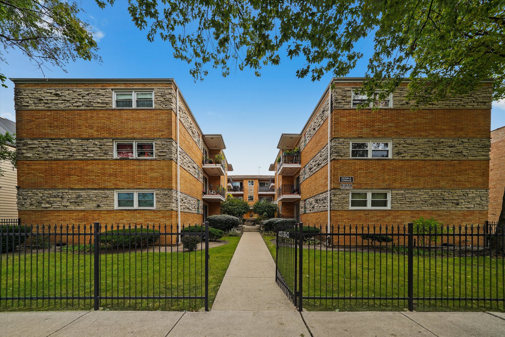 4337 N Kedvale Avenue Unit: 2E