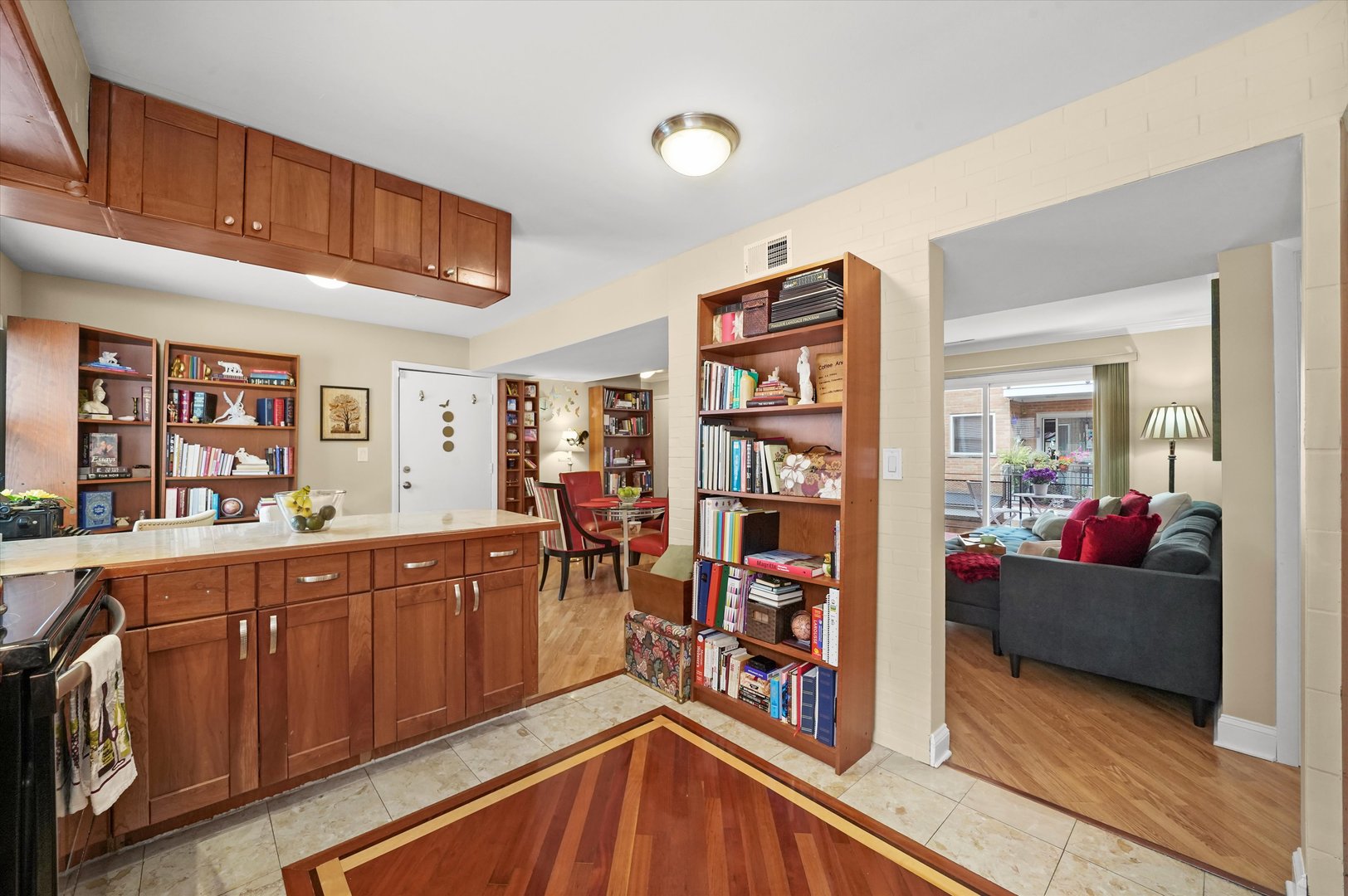 4337 N Kedvale Avenue Unit: 2E