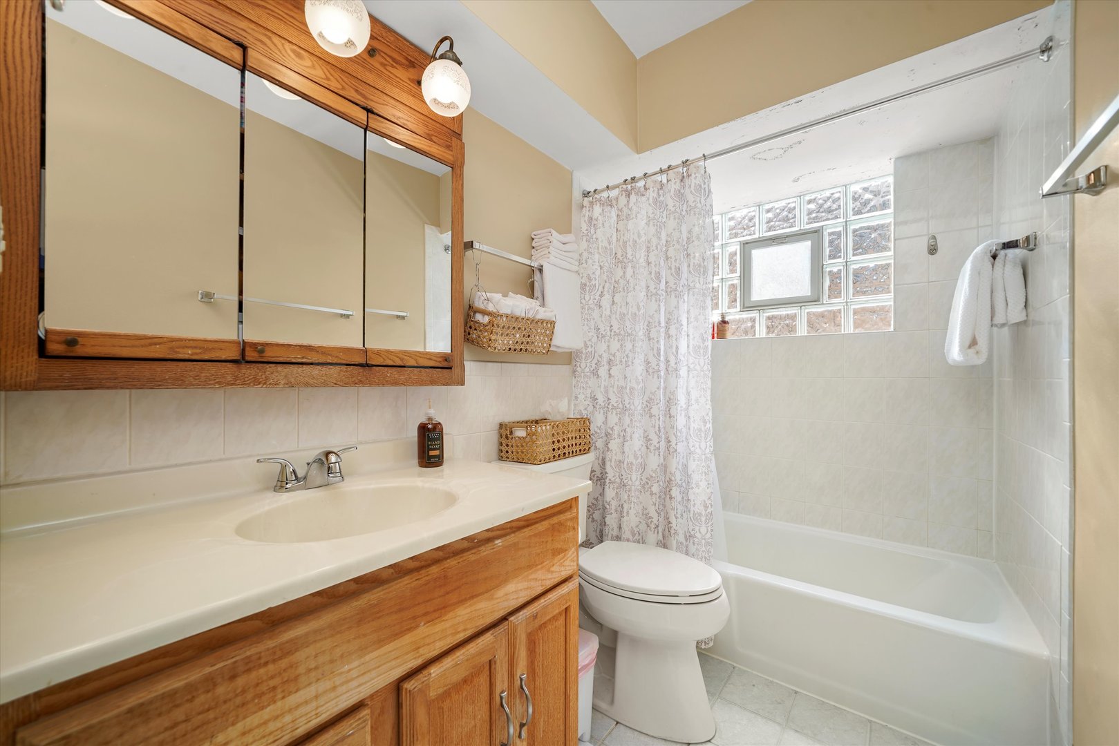 4337 N Kedvale Avenue Unit: 2E