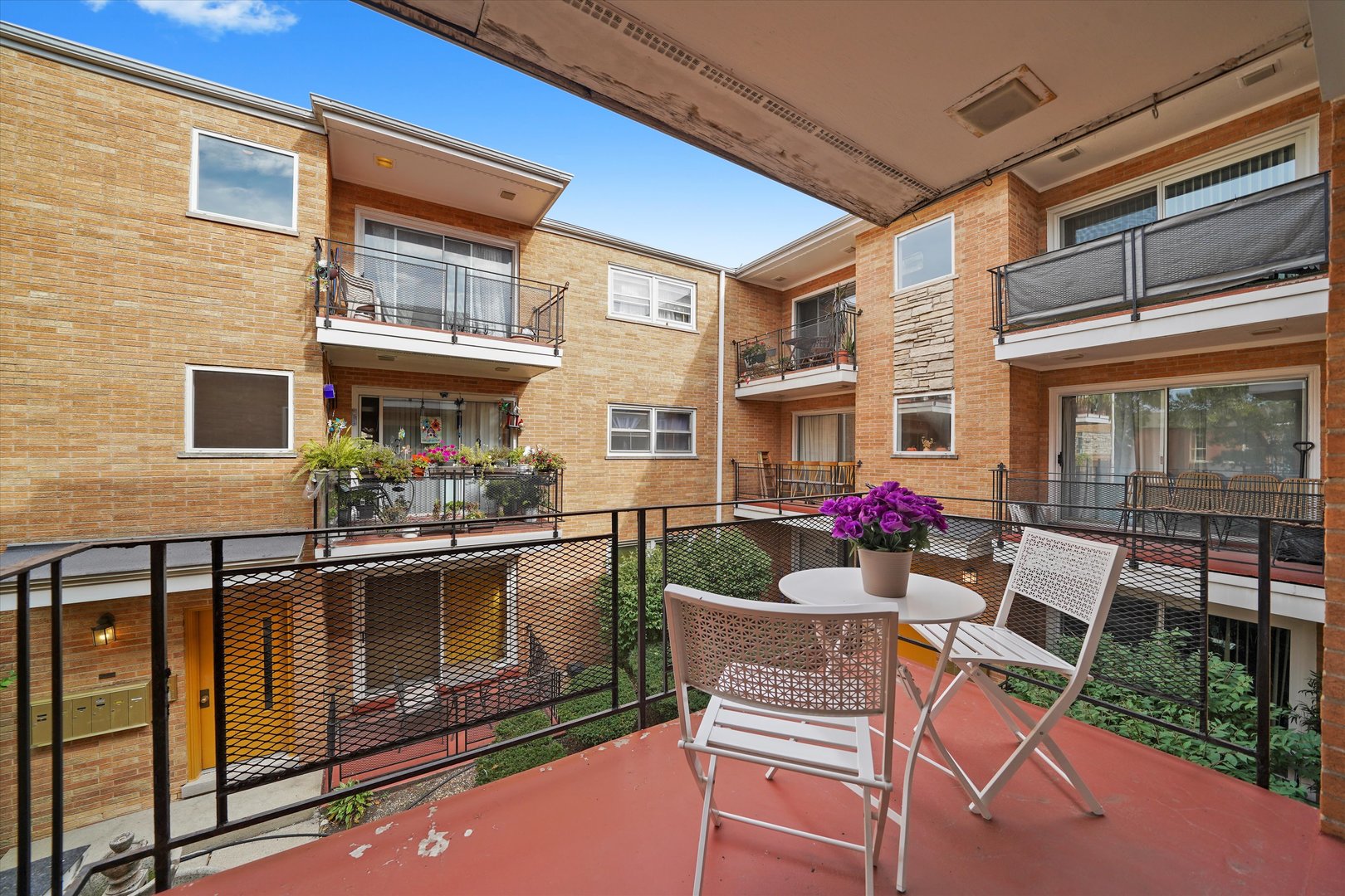 4337 N Kedvale Avenue Unit: 2E