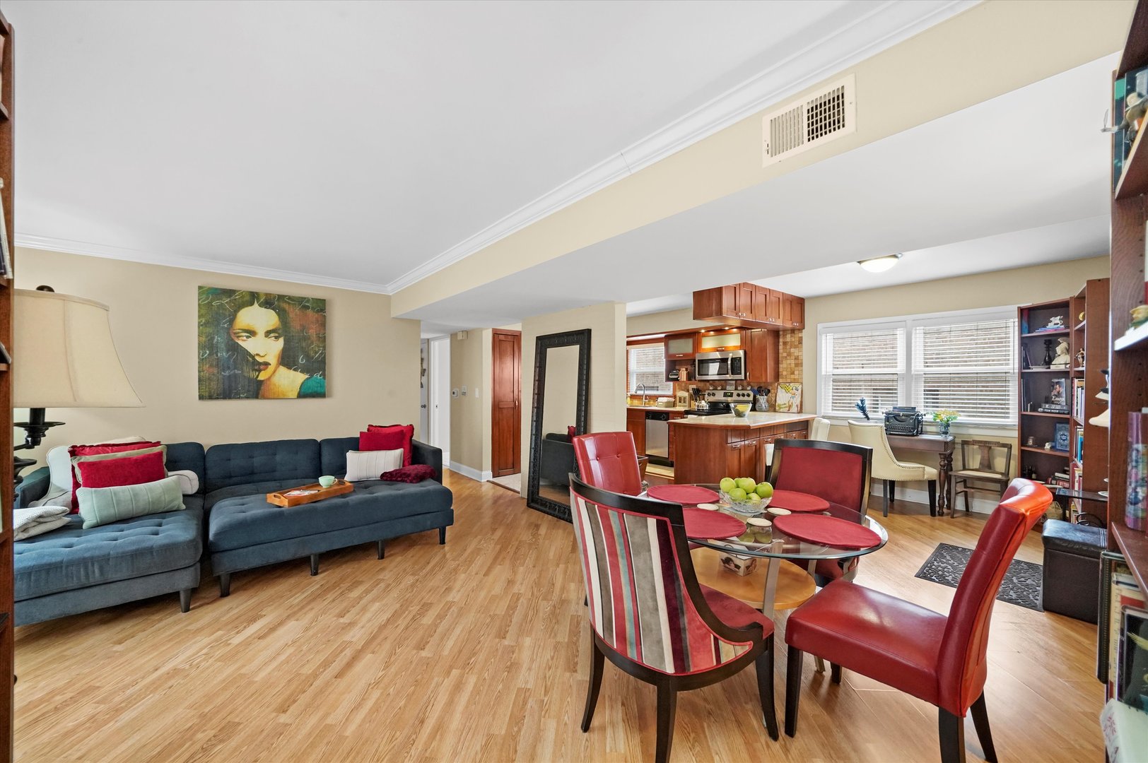 4337 N Kedvale Avenue Unit: 2E