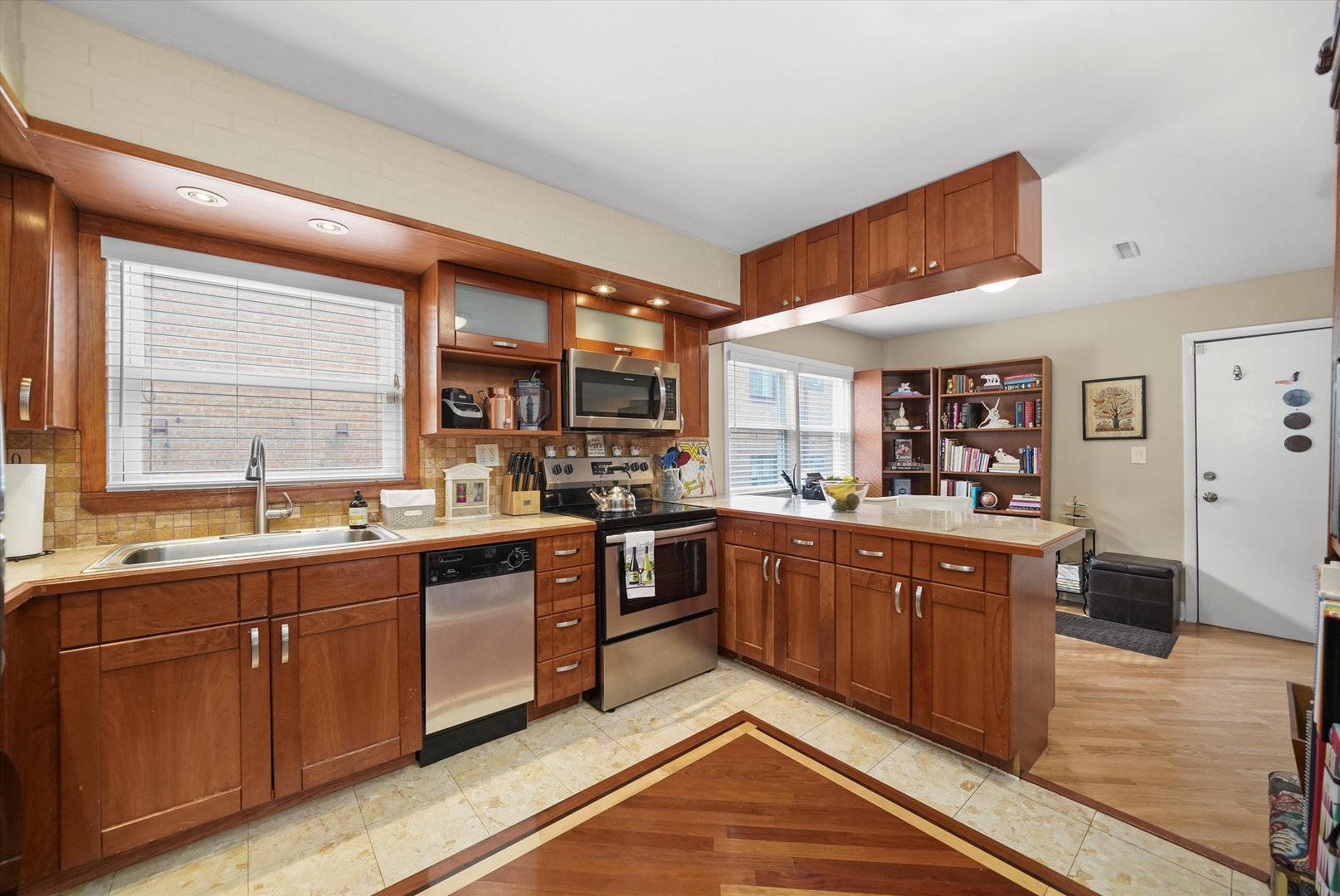 4337 N Kedvale Avenue Unit: 2E