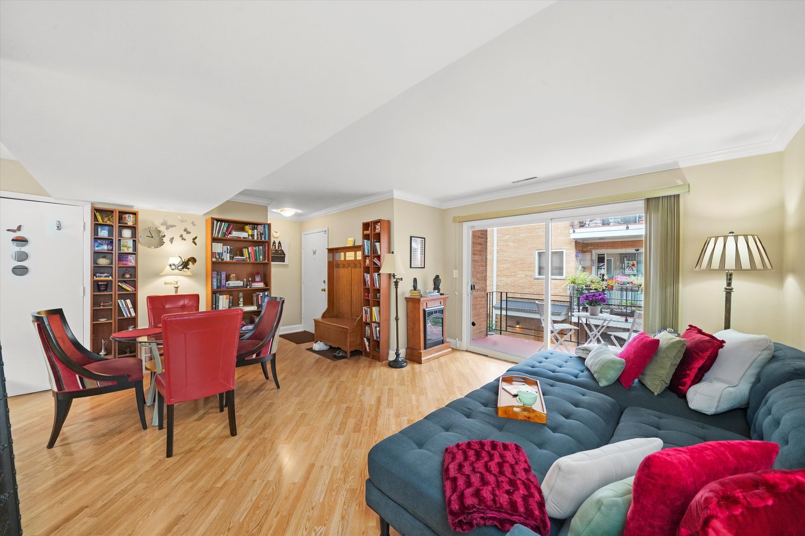 4337 N Kedvale Avenue Unit: 2E