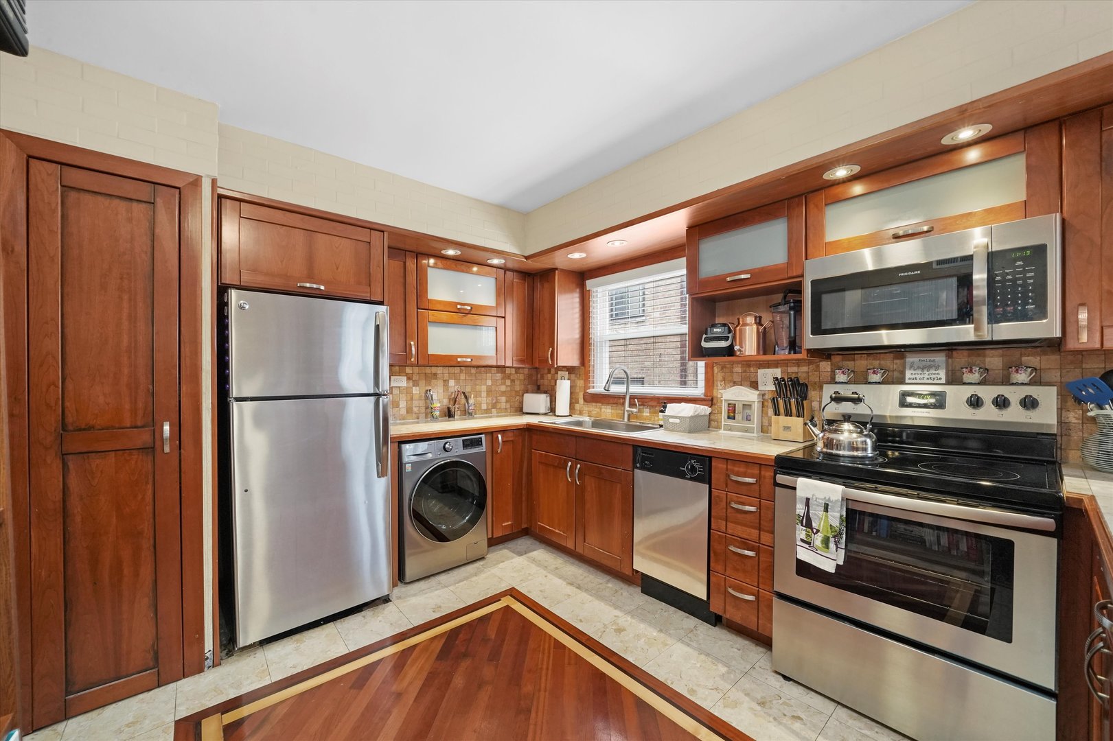 4337 N Kedvale Avenue Unit: 2E