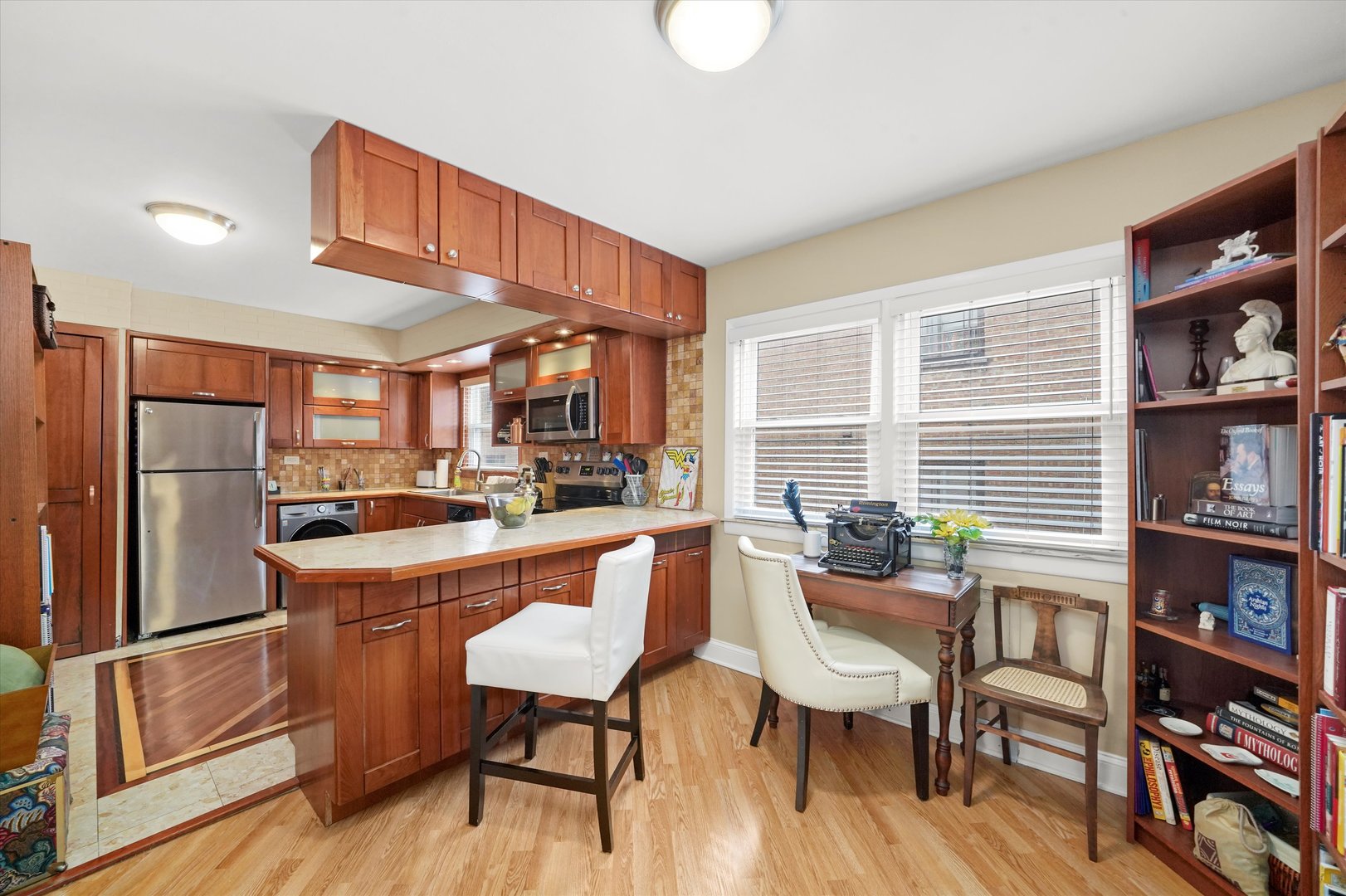 4337 N Kedvale Avenue Unit: 2E