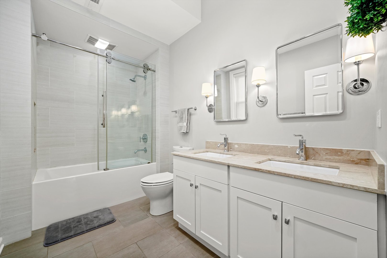 1316 W Belmont Avenue Unit: 2E