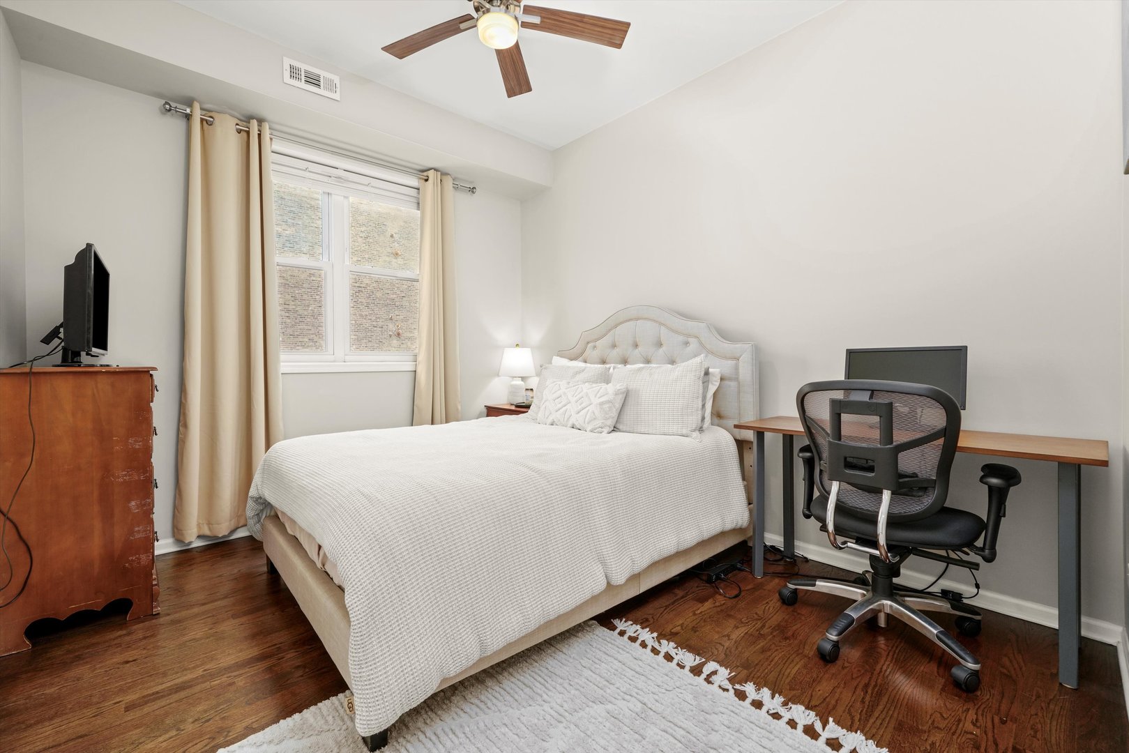 1316 W Belmont Avenue Unit: 2E