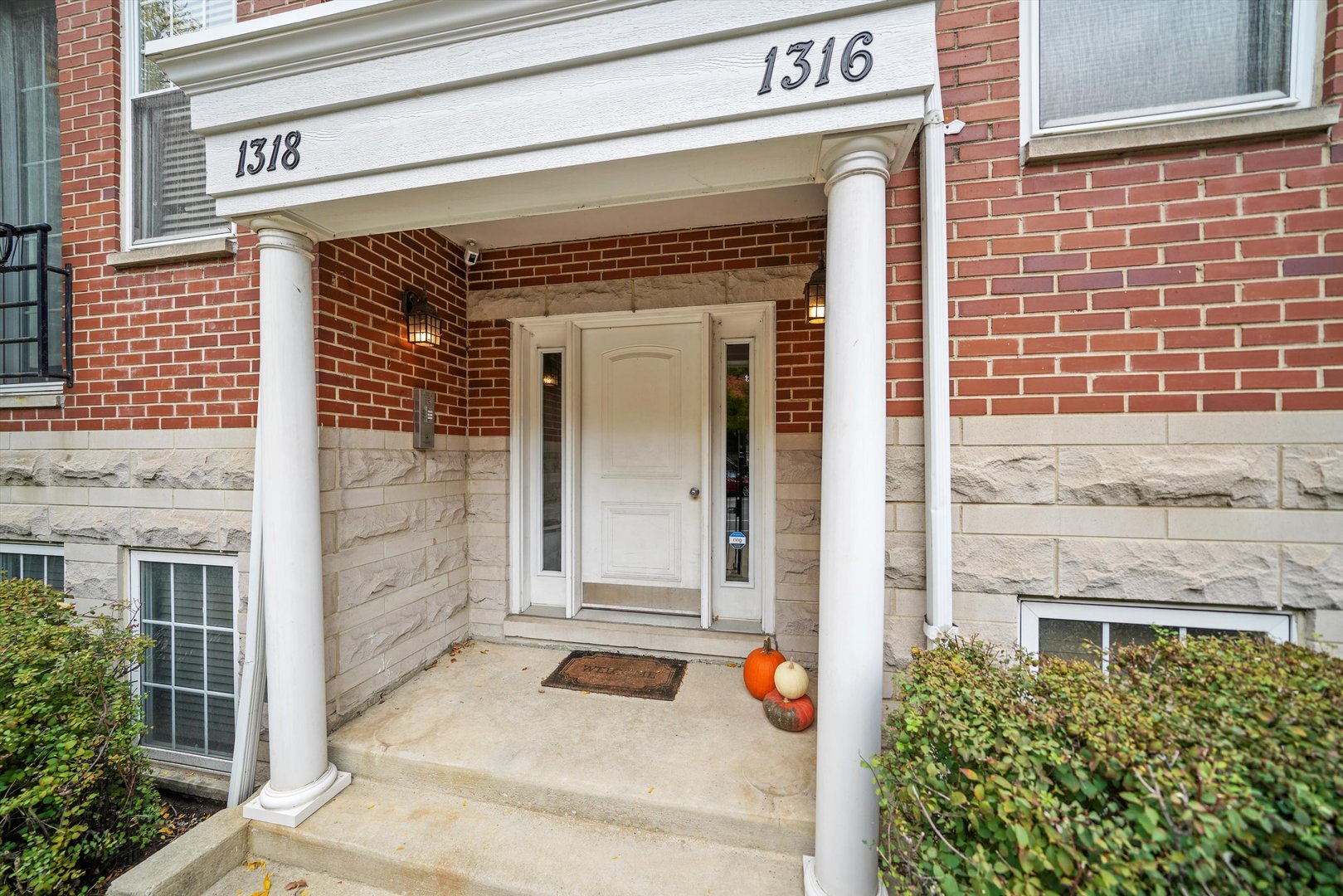 1316 W Belmont Avenue Unit: 2E