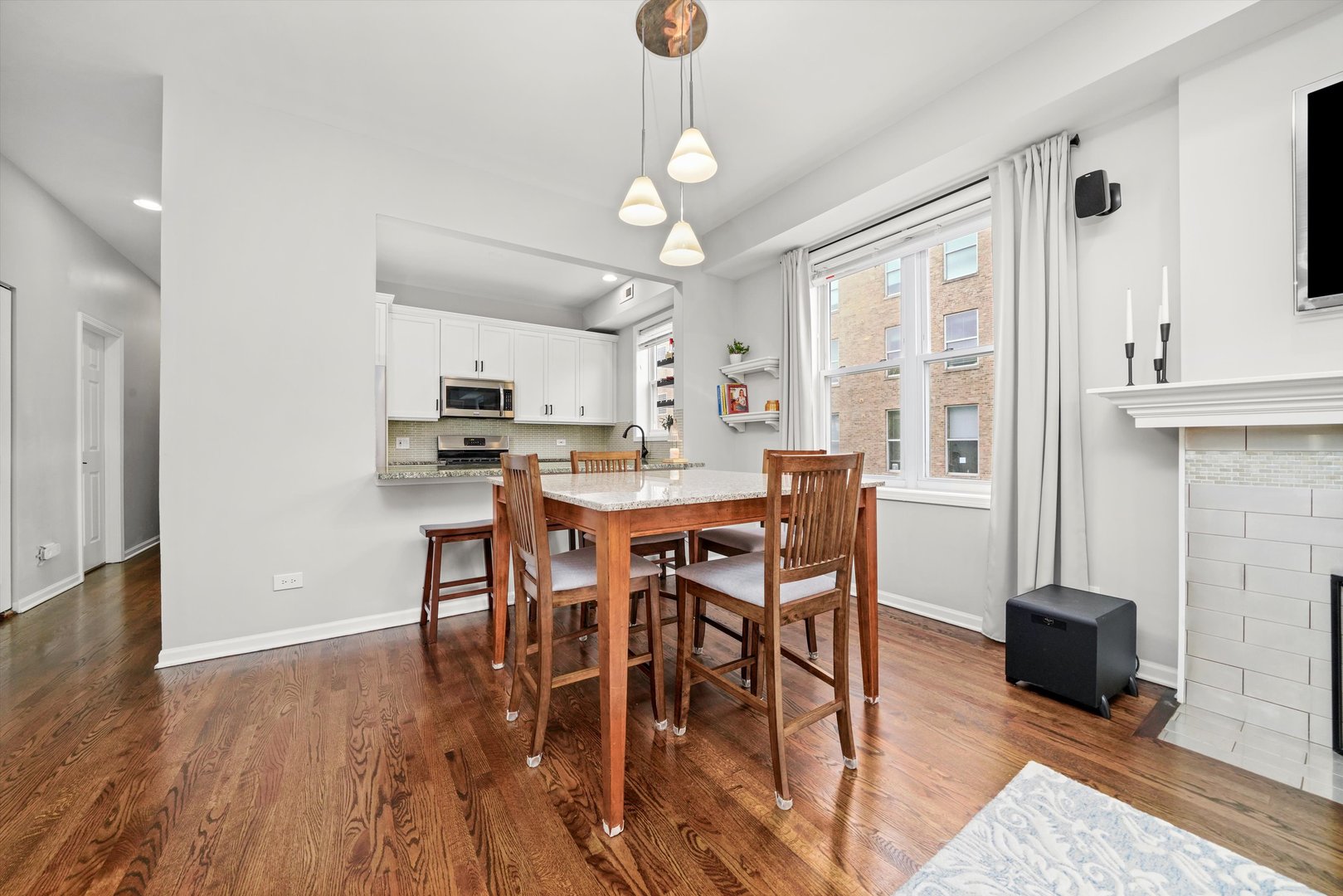 1316 W Belmont Avenue Unit: 2E