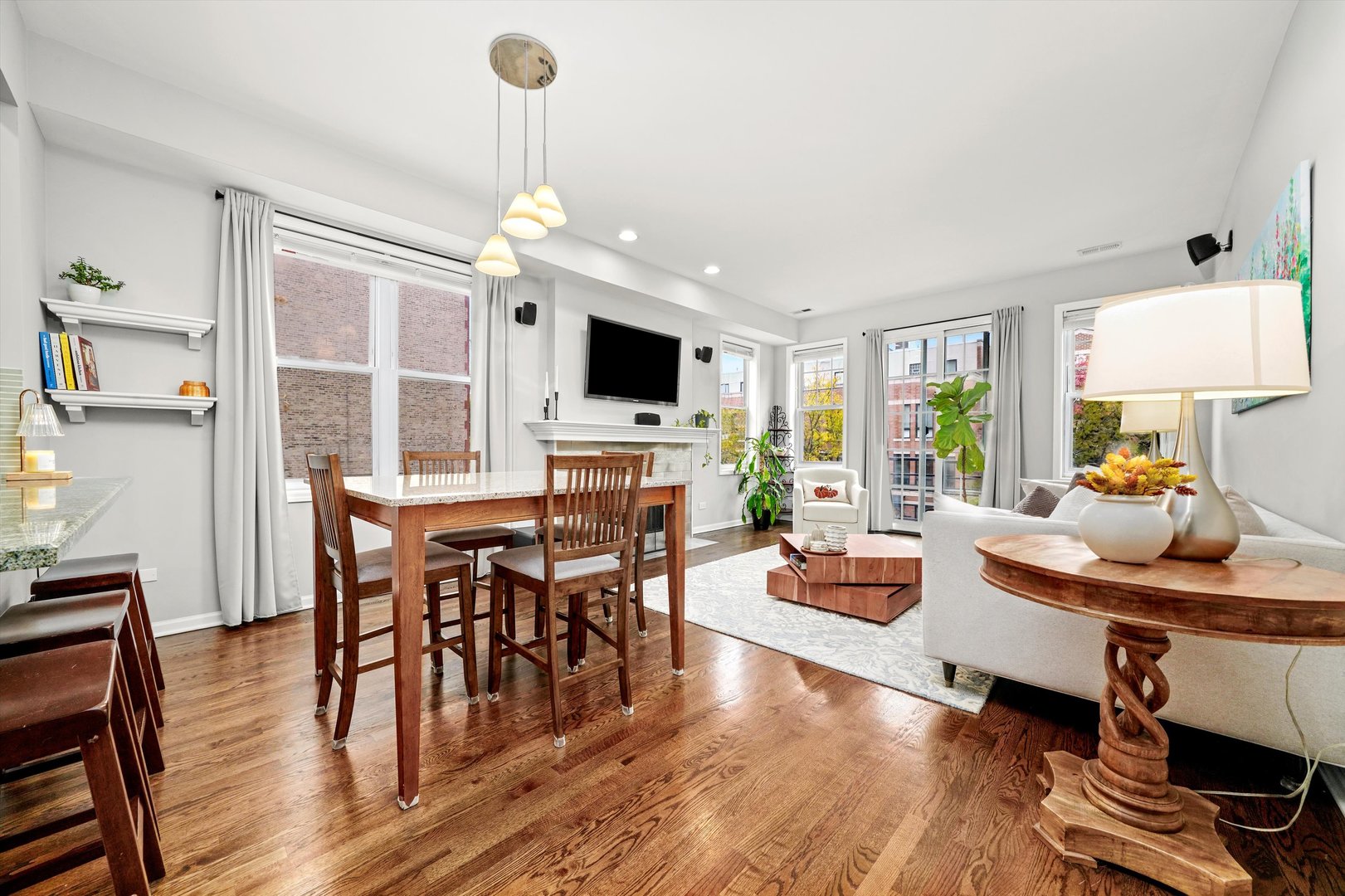 1316 W Belmont Avenue Unit: 2E