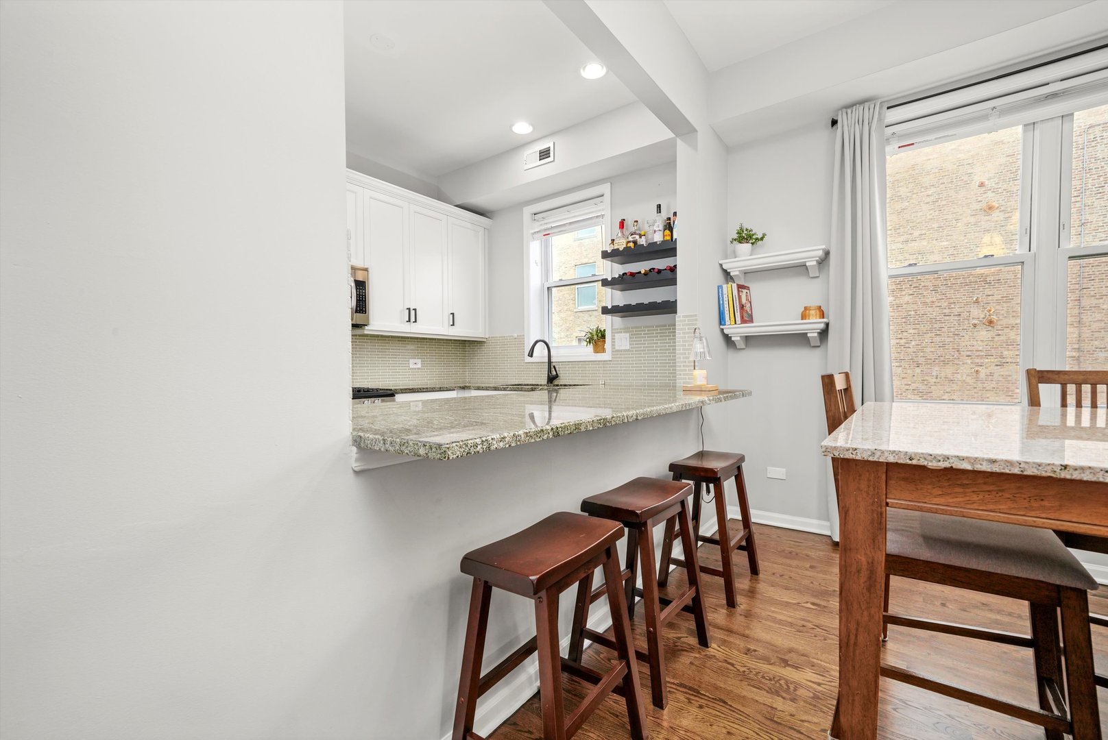 1316 W Belmont Avenue Unit: 2E