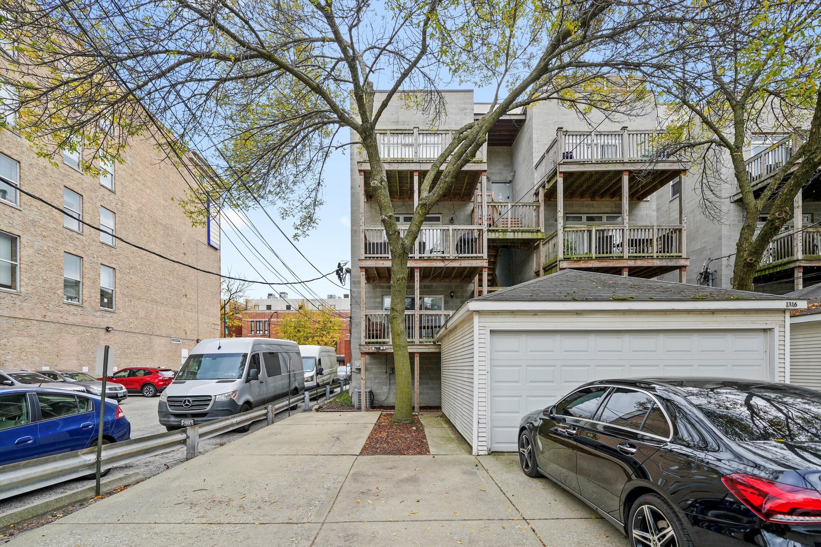1316 W Belmont Avenue Unit: 2E
