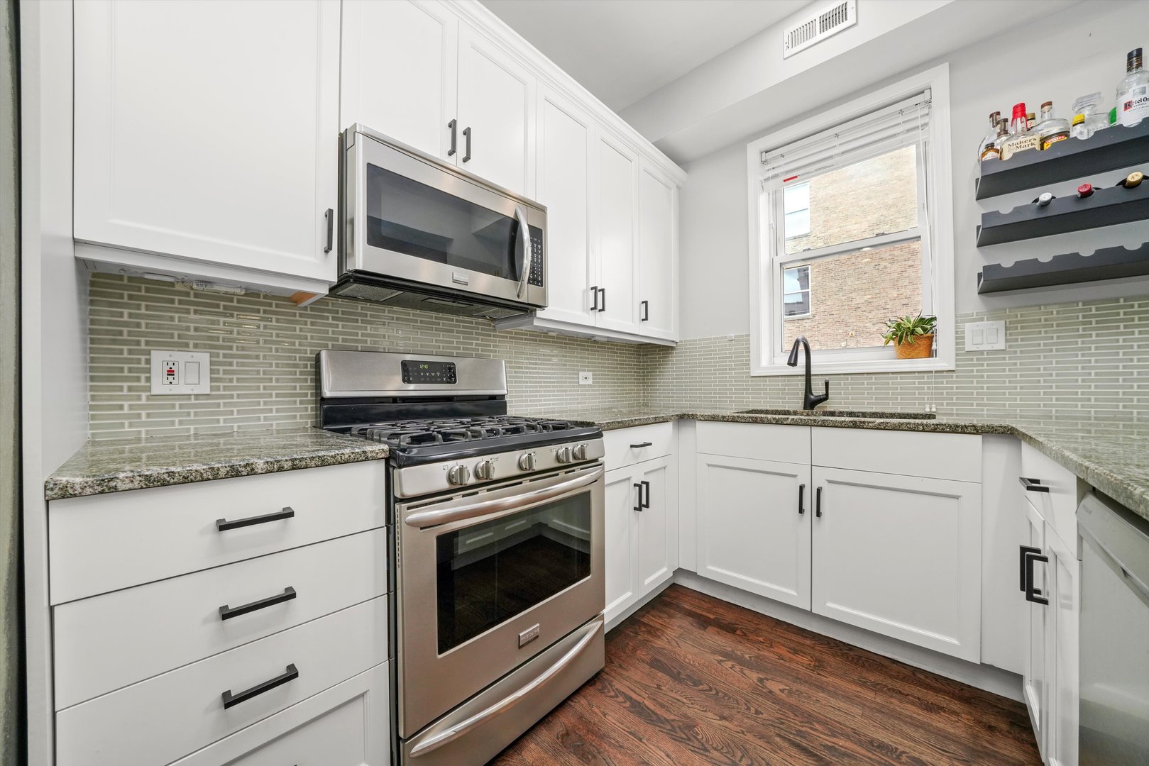 1316 W Belmont Avenue Unit: 2E