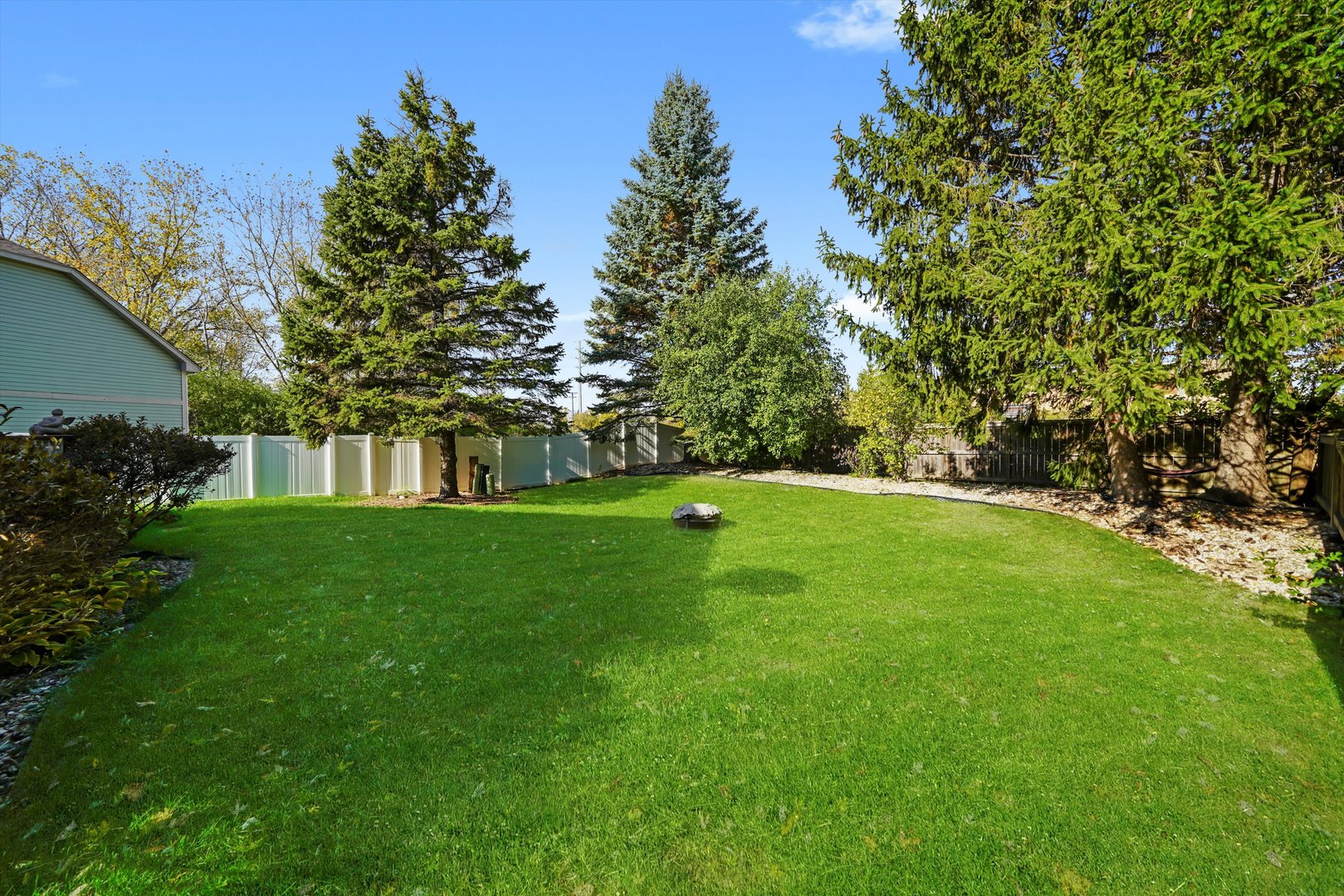 606 E London Court