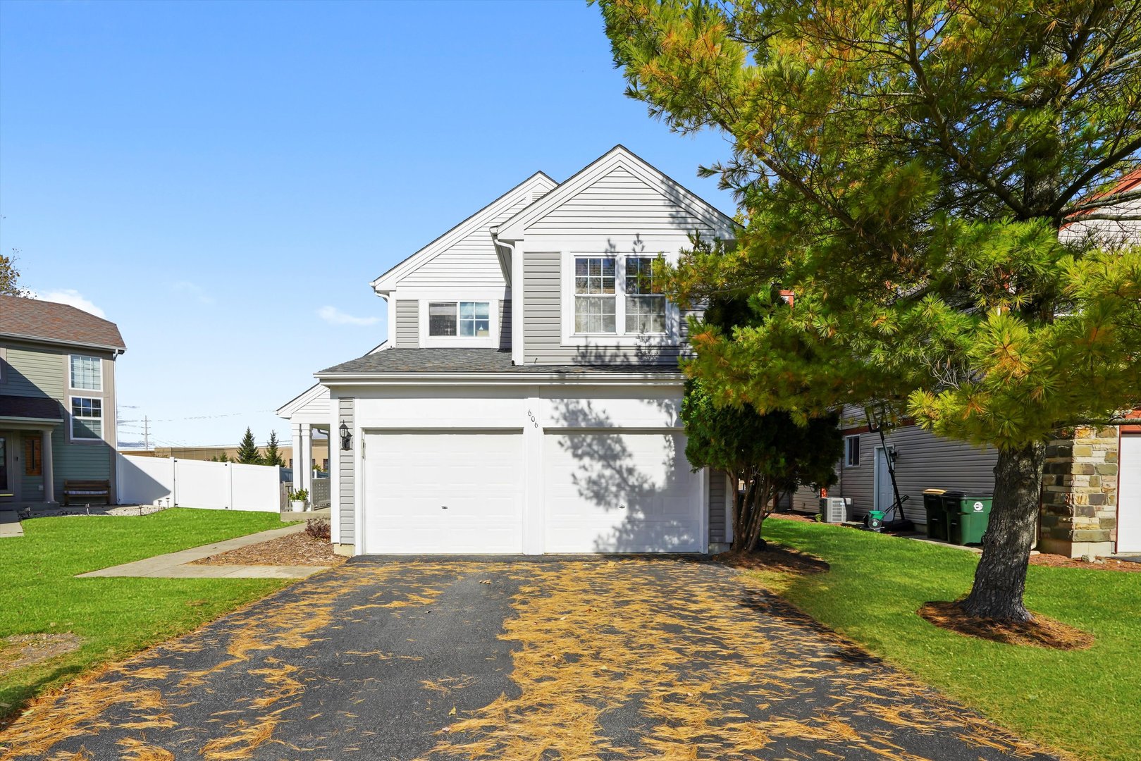 606 E London Court