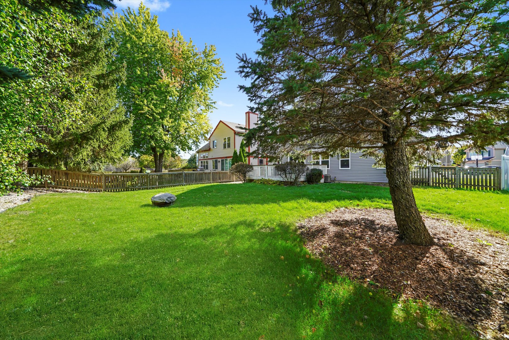 606 E London Court