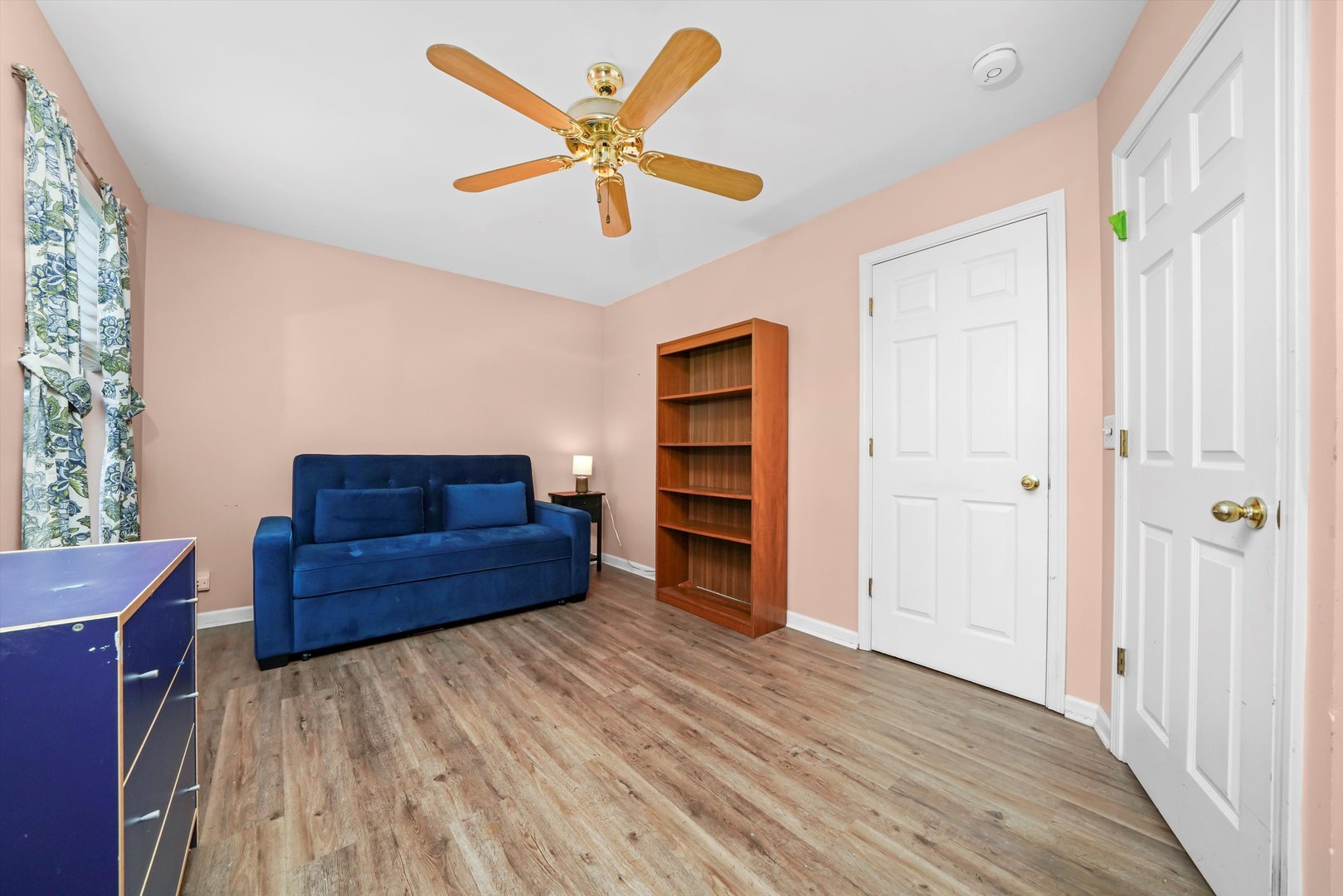 606 E London Court