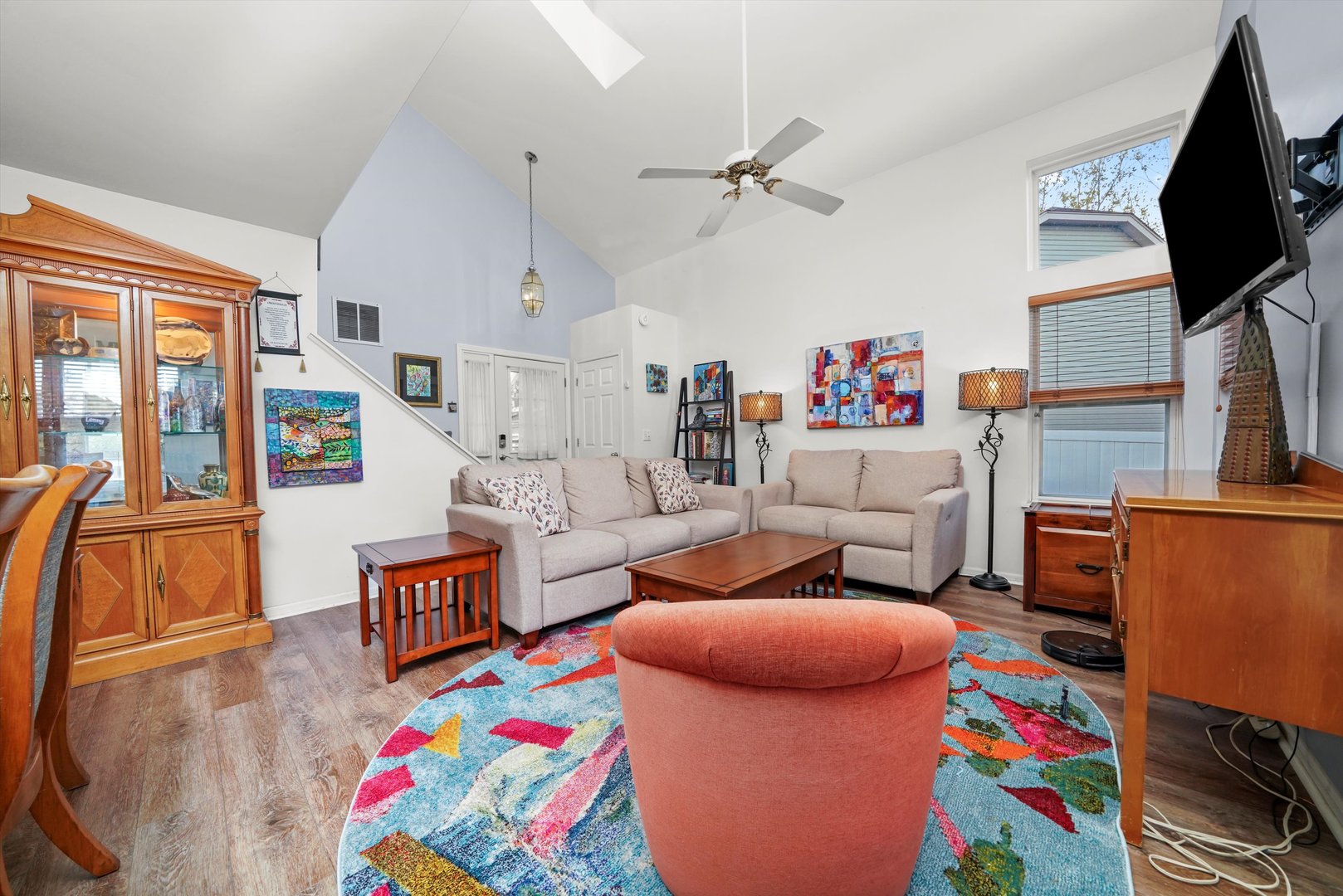 606 E London Court