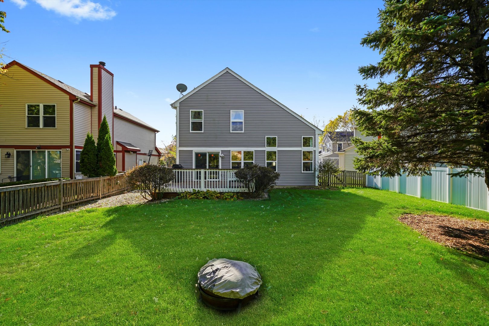 606 E London Court