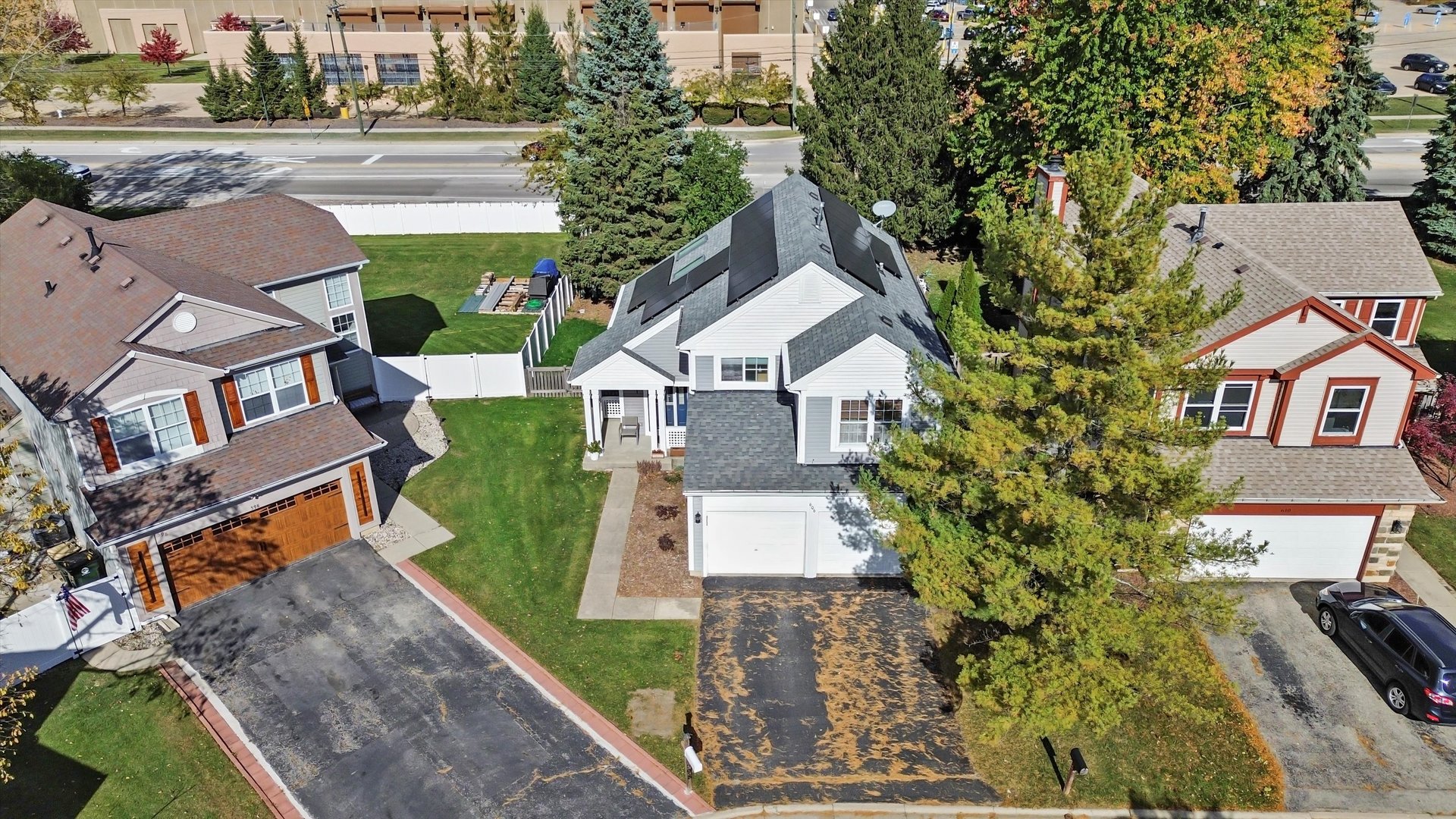 606 E London Court