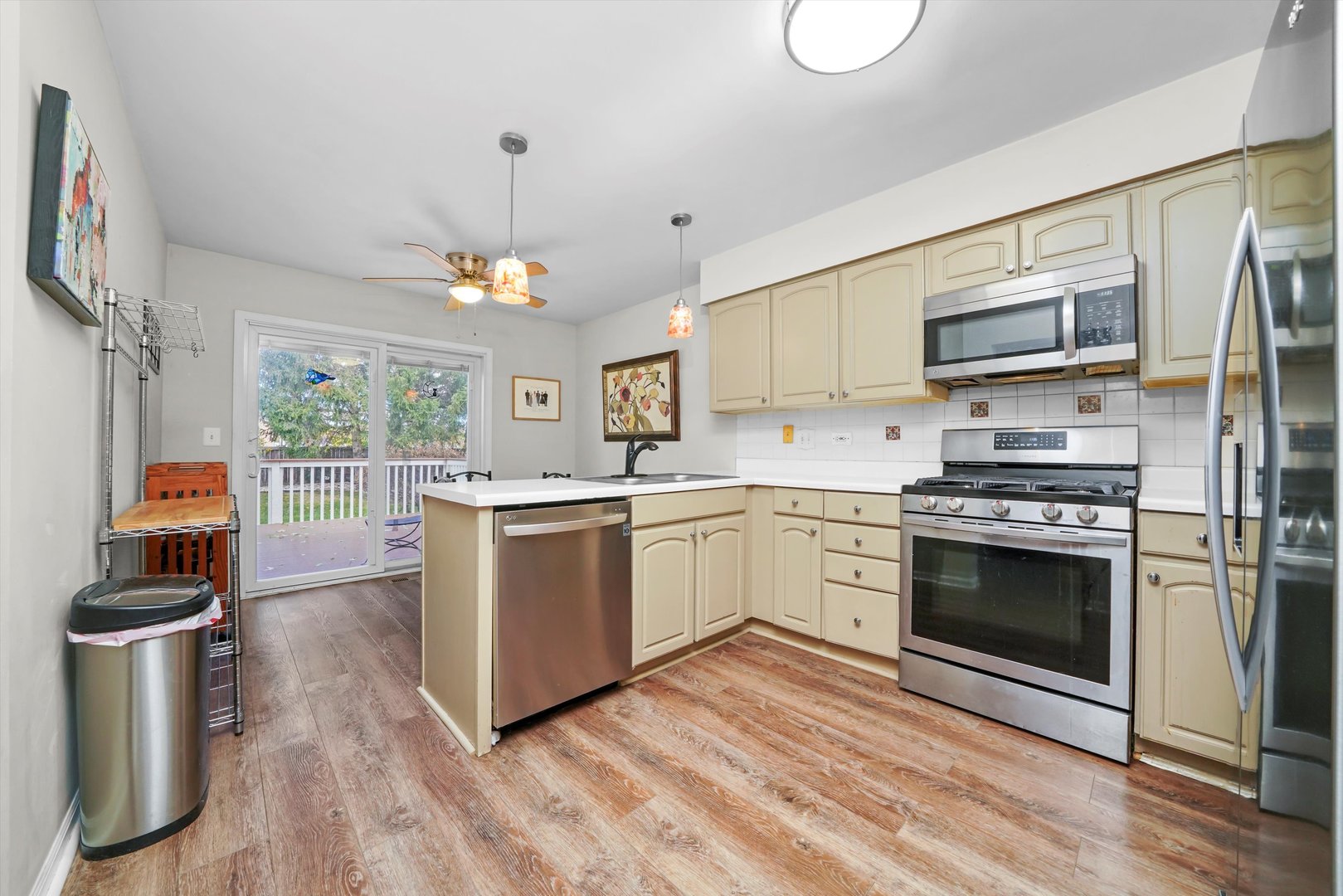 606 E London Court