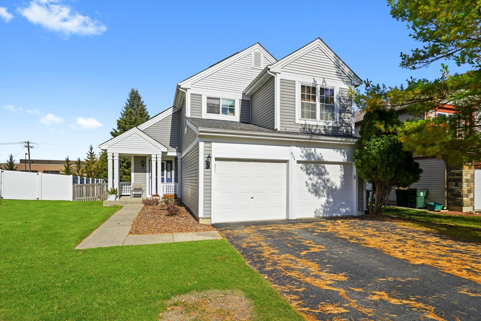 606 E London Court