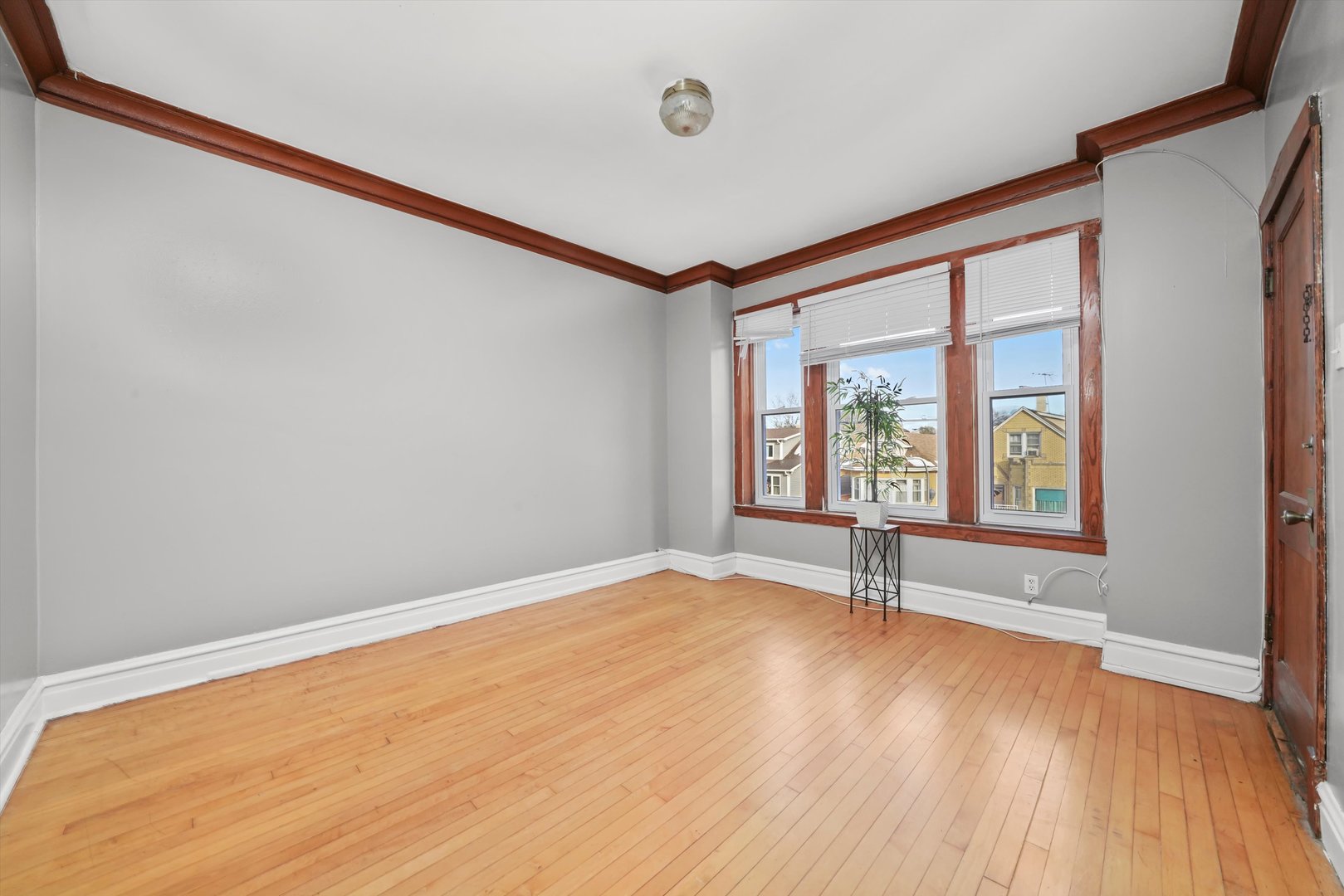 2244 N Leamington Avenue