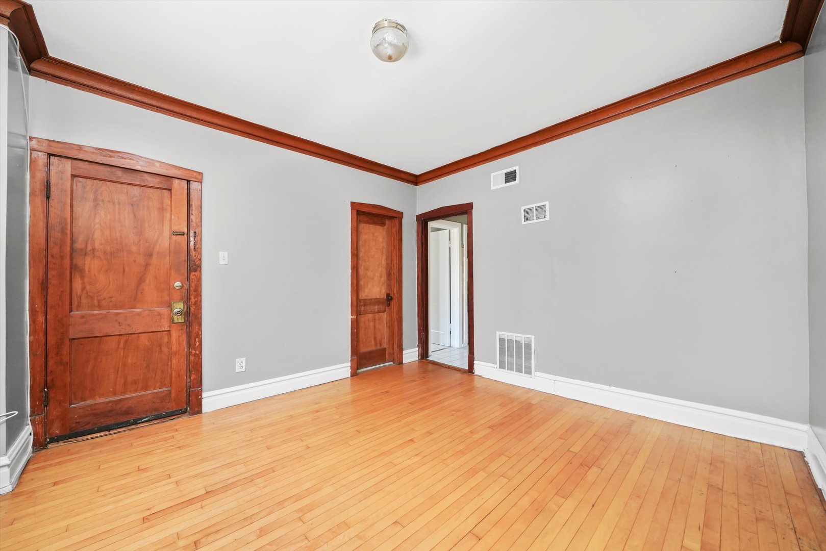 2244 N Leamington Avenue