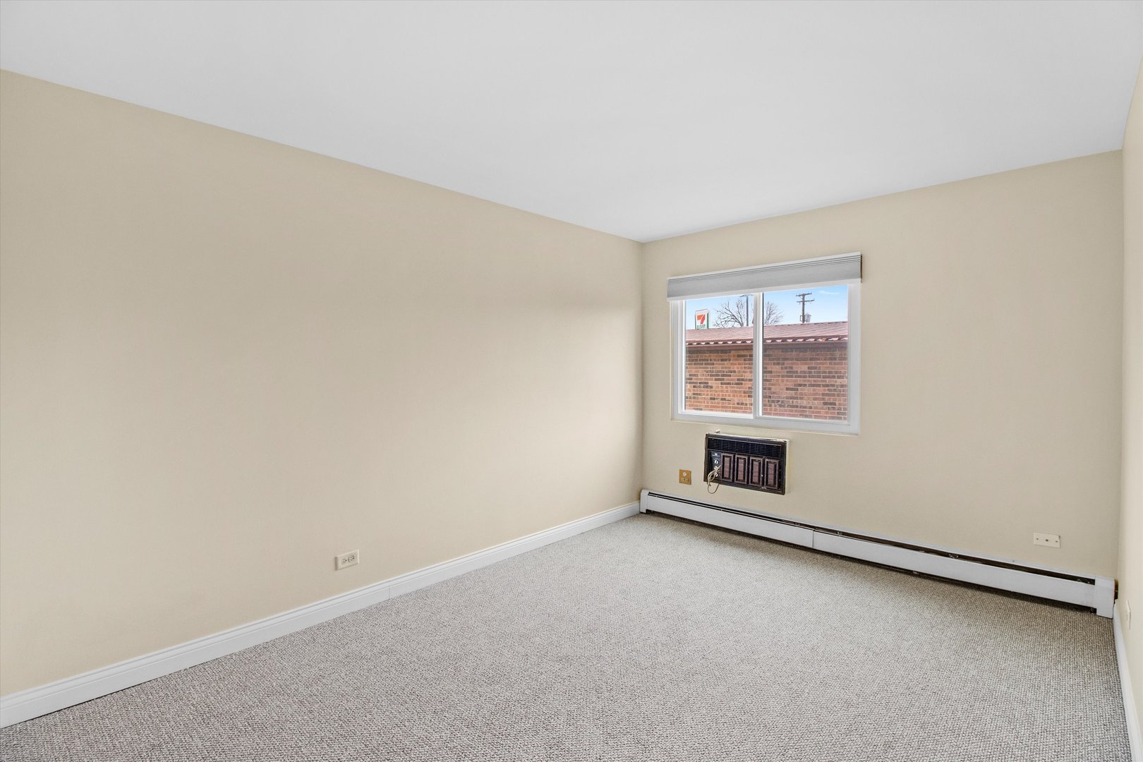 3615 E Central Road Unit: 101